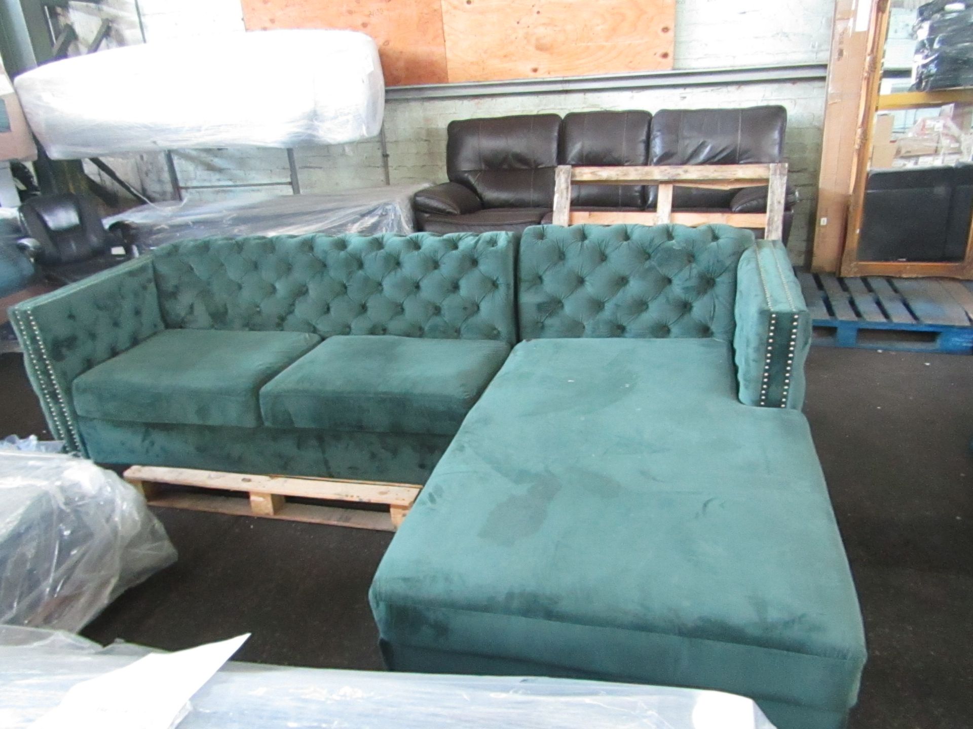 Mark Harris Furniture Maxim Right Facing Green Velvet Chaise Sofa RRP ô?3199.00 - The items in