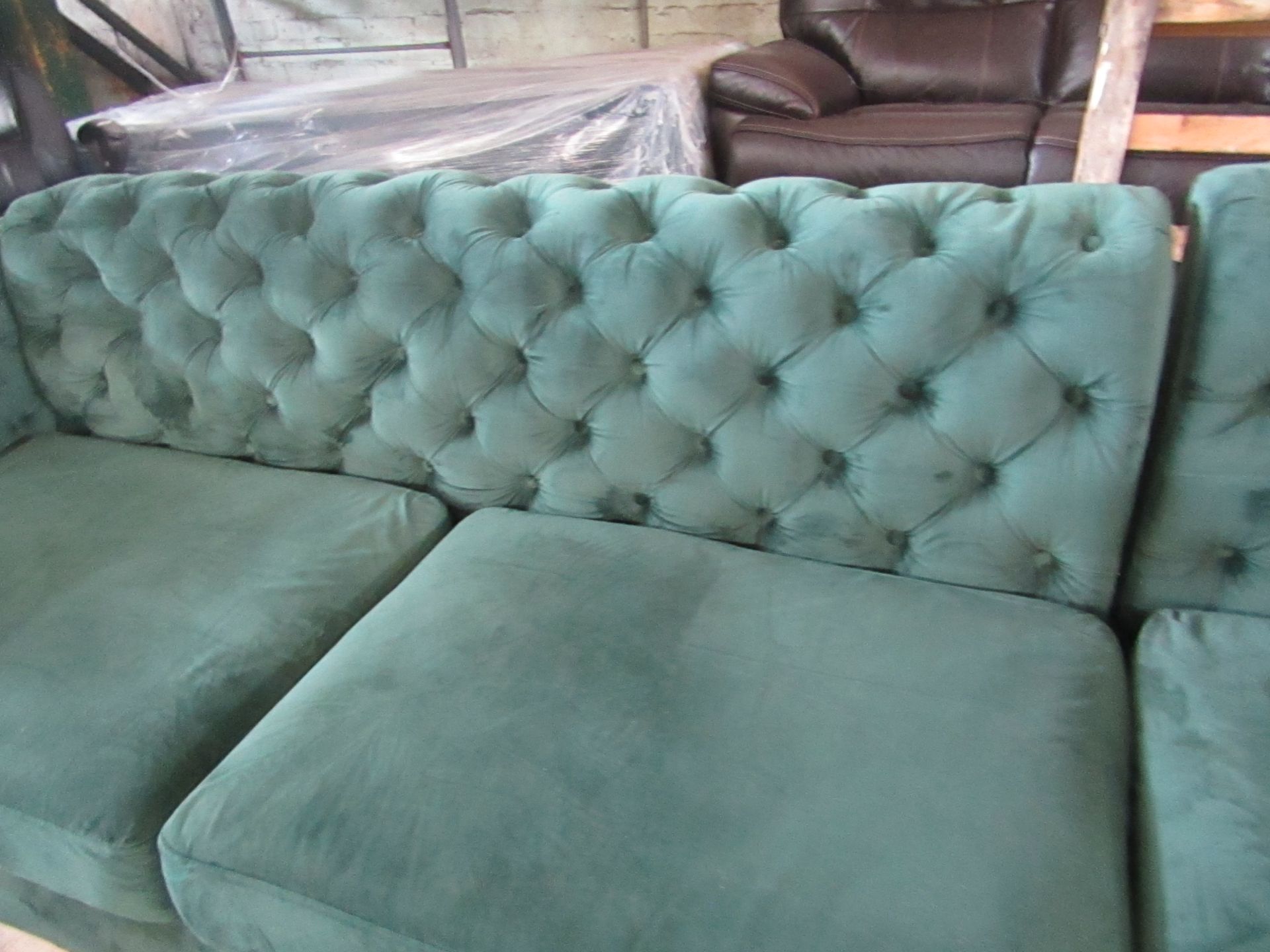 Mark Harris Furniture Maxim Right Facing Green Velvet Chaise Sofa RRP ô?3199.00 - The items in - Image 4 of 4