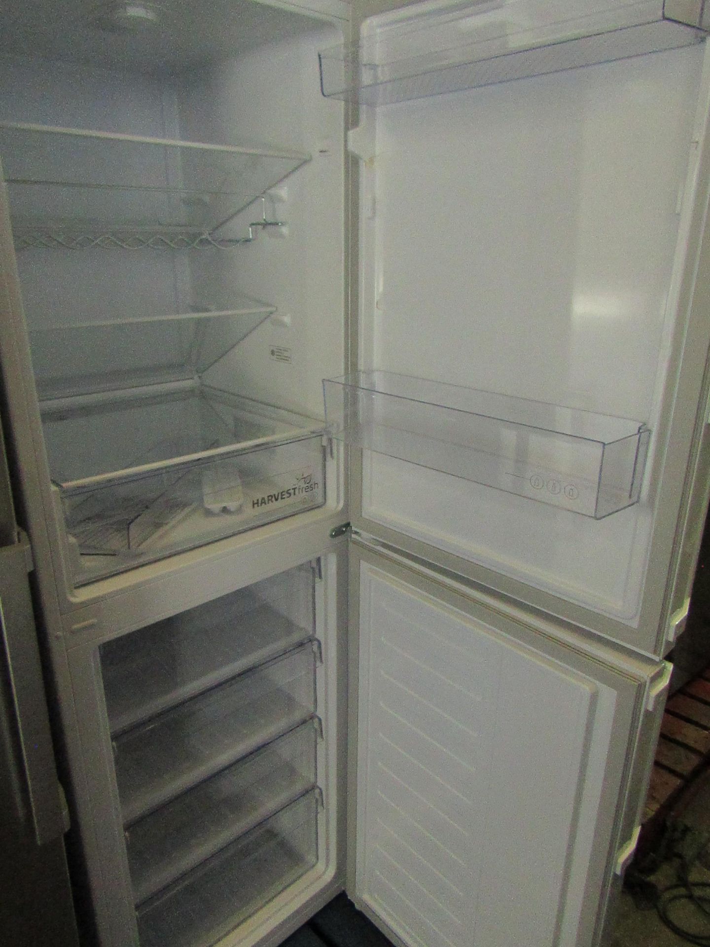 Beko Harvest Fresh 50/50 frost free fridge freezer, powers on and gets cold but he lining inside - Image 2 of 2