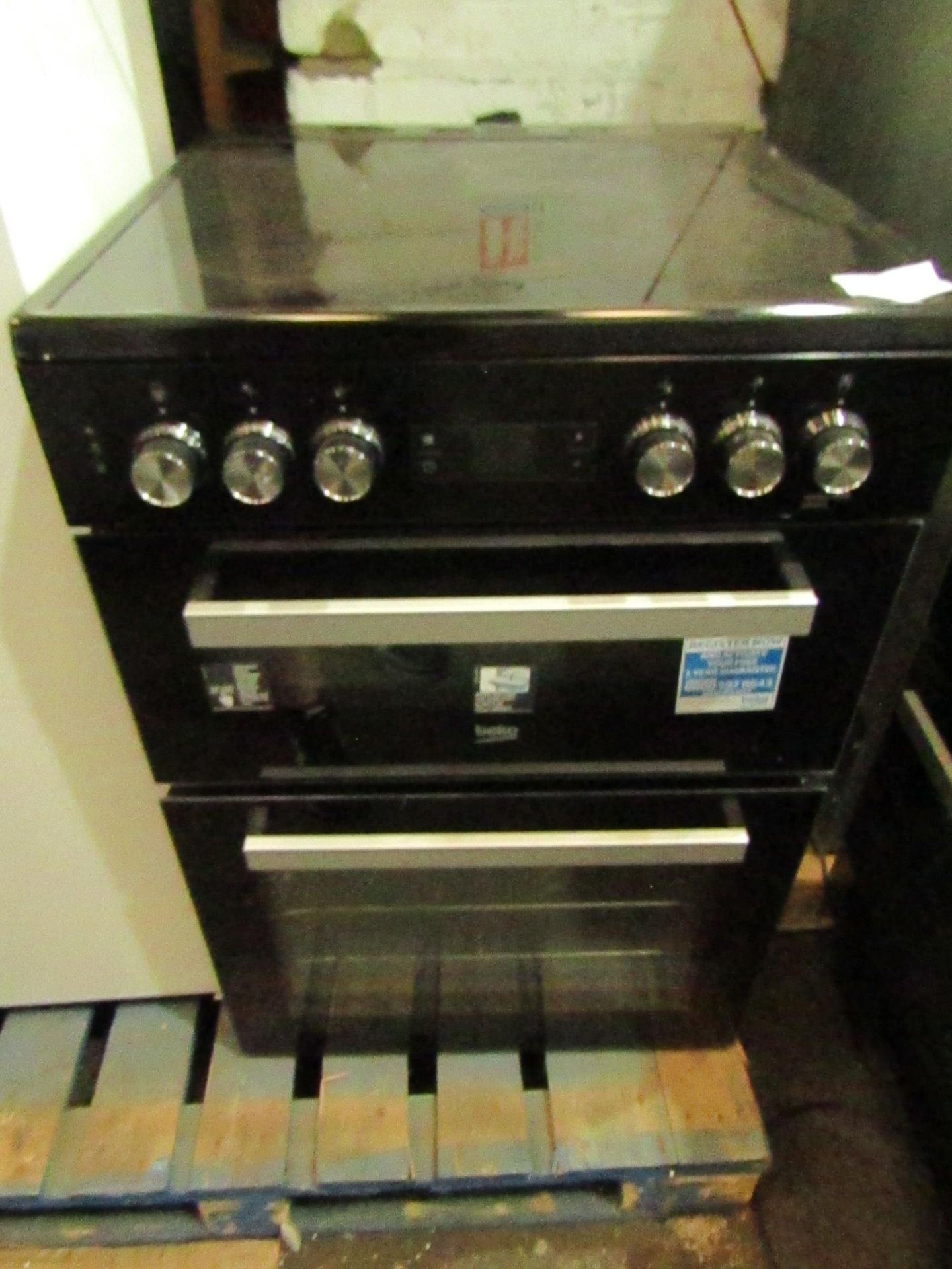 BEKO 60 cm Electric Ceramic Cooker Black & Silver XDC653K RRP ??389.00 - This item looks to be in