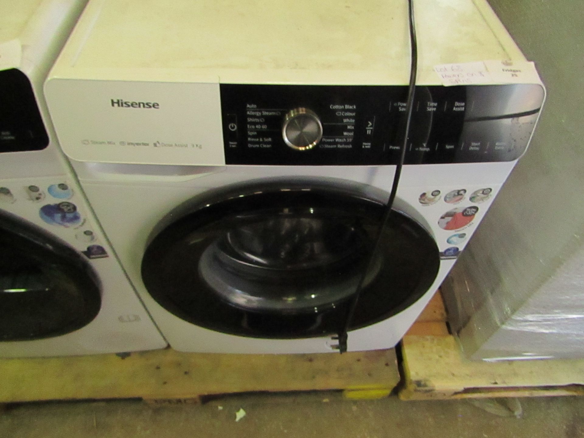 Hisense 9Kg steam mix dose assist washging machine, Powers on and Spins but that is as far as we - Image 2 of 2