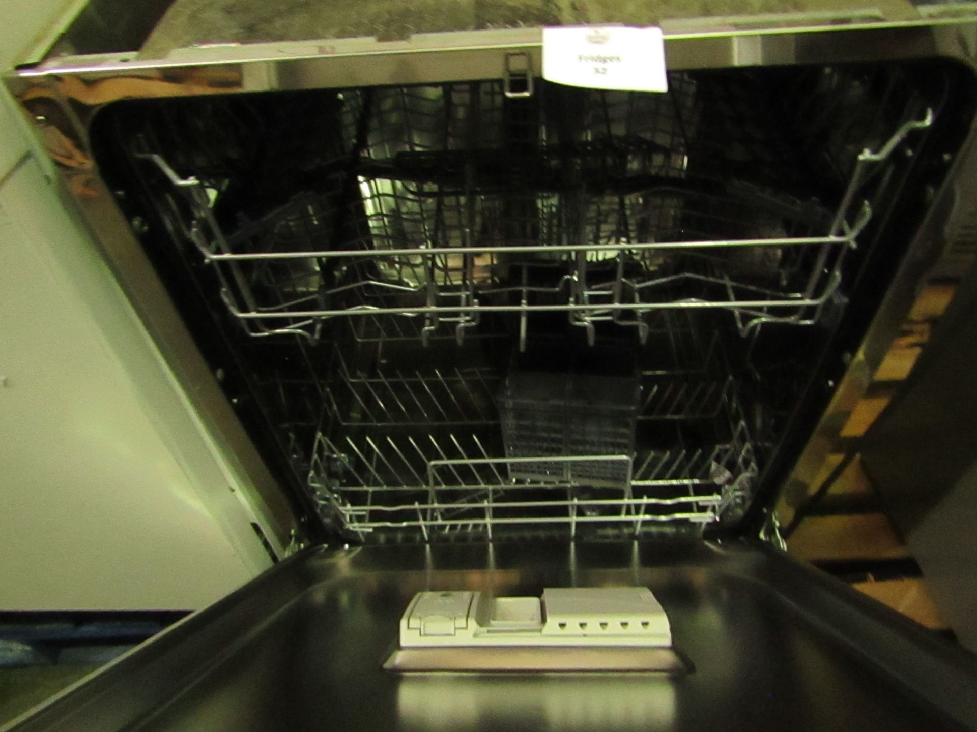 Baumatic integrated dishwasher powers on but we havent checked it any further - Image 2 of 2