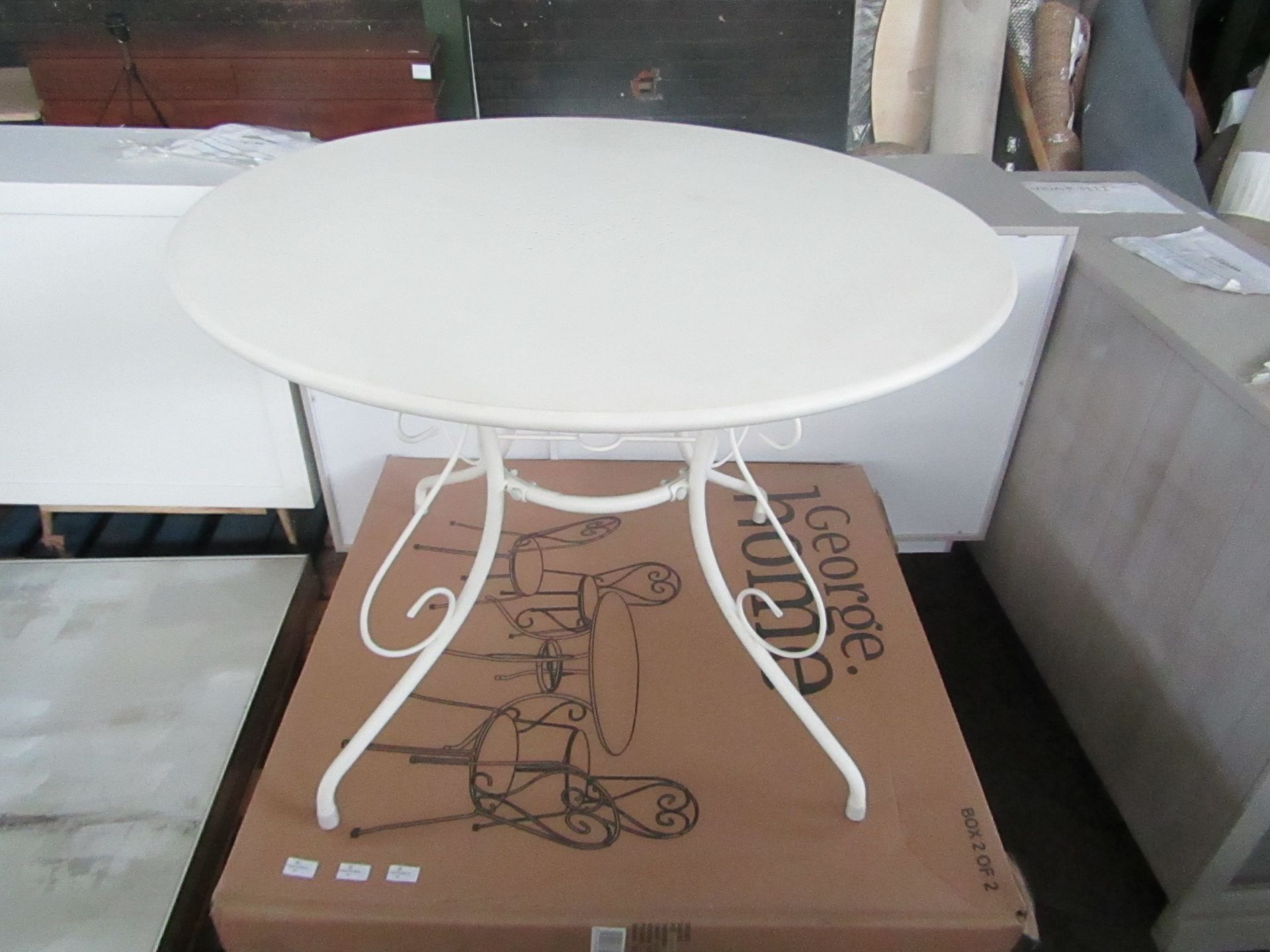 VAT 1x Outdoor Foldable Garden Table White, Good Condition & Boxed.