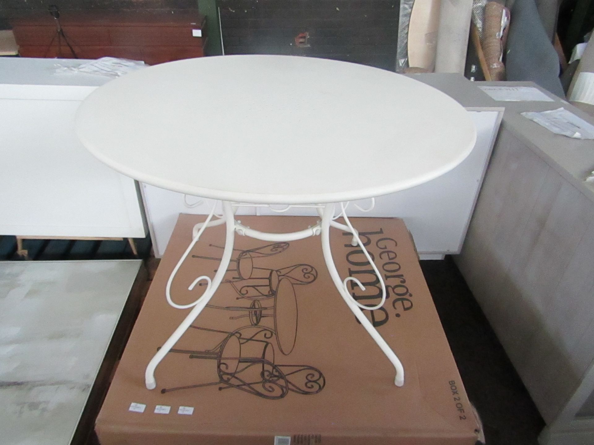 VAT 1x Outdoor Foldable Garden Table White, Good Condition & Boxed.