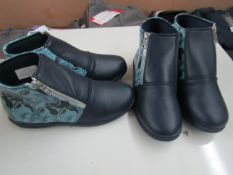 2x BPC Selection - You foam Ladies Navy Flat Footwear - Size 3 - New No Box.