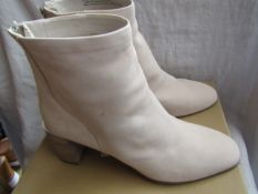 Tamaris Heeled Ankle Boots Natural Colour Size 42 New & Boxed