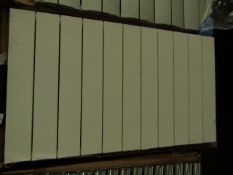 Carisa - Nemo White Radiator - 1040x600mm - Item Looks In Good Condition, Viewing Recommended.