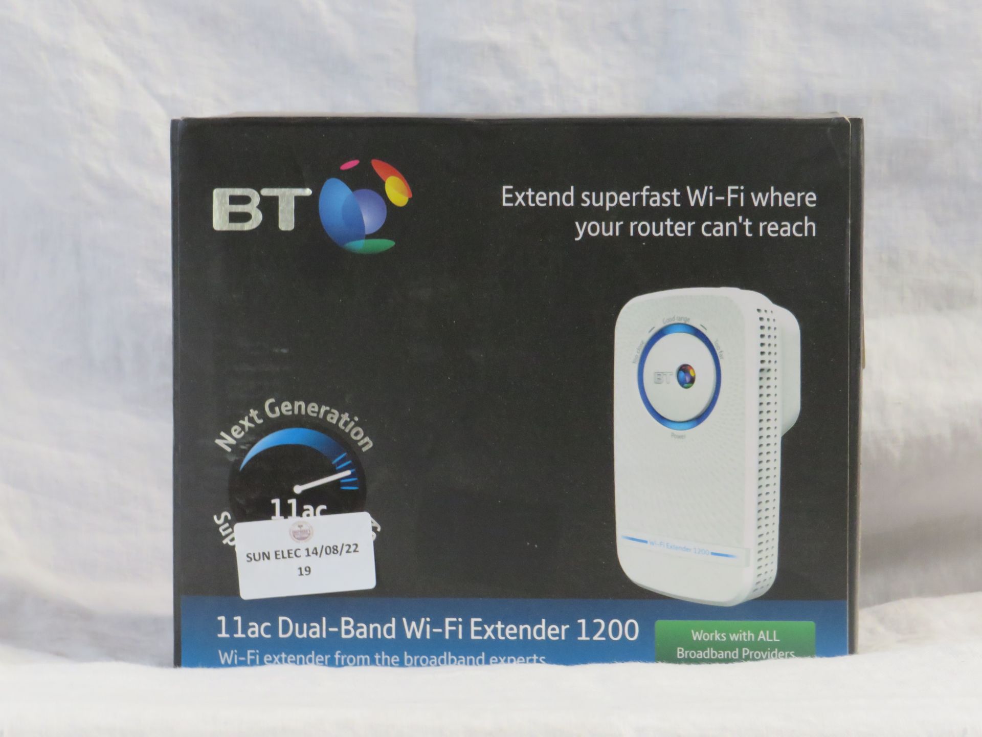 BT 11ac dual band WIFI extender 1200, untested and boxed.