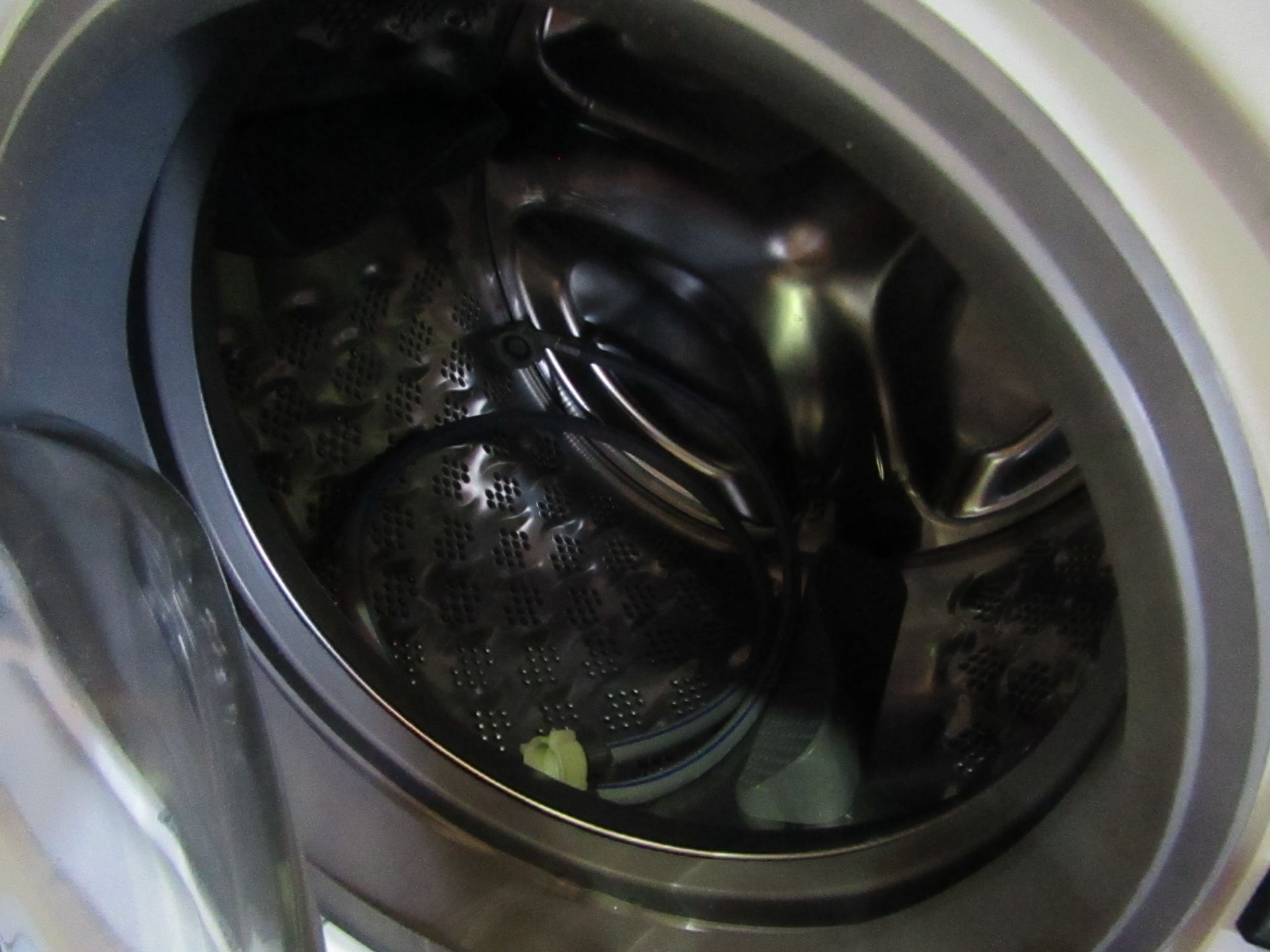 Hisense 9Kg dose Assist steam mix washing machine, powers on and spins, we haven't connected it to - Image 2 of 3