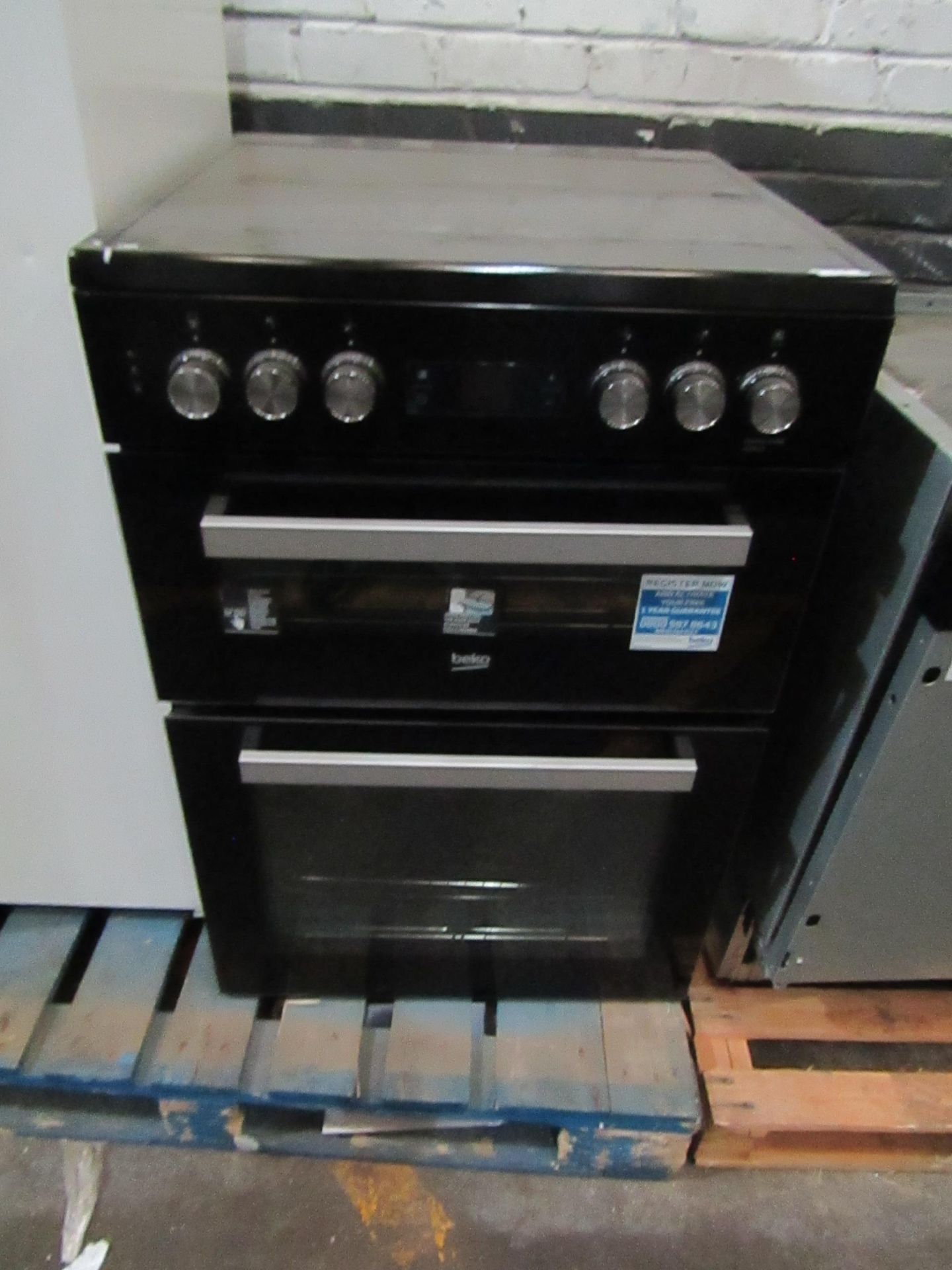 BEKO 60 cm Electric Ceramic Cooker Black & Silver XDC653K RRP ô?389.00 - This item looks to be in