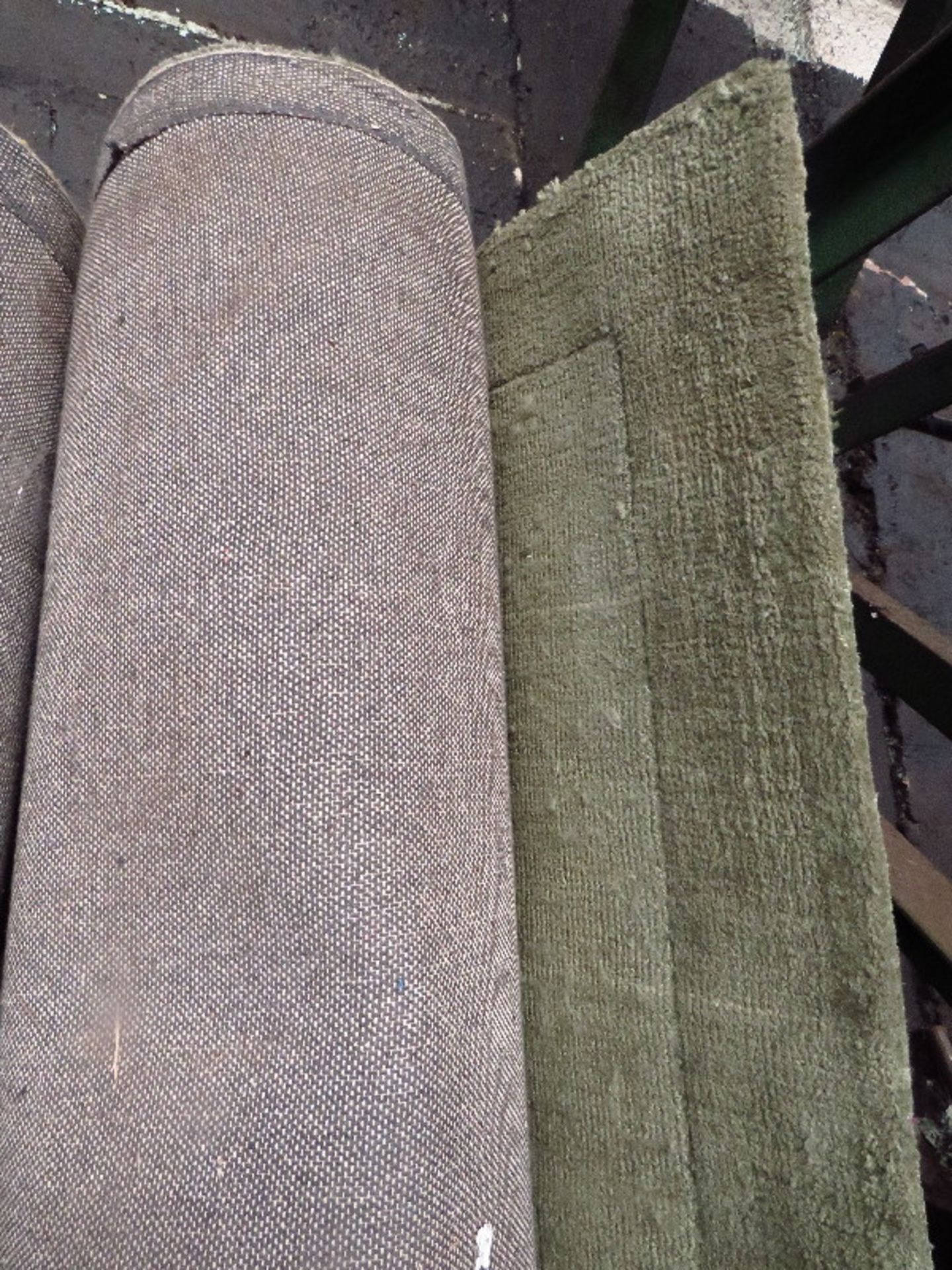 Made.com Jago Border Rug X Large 200 x 300cm Moss Green RRP Â£299 - The items in this lot are