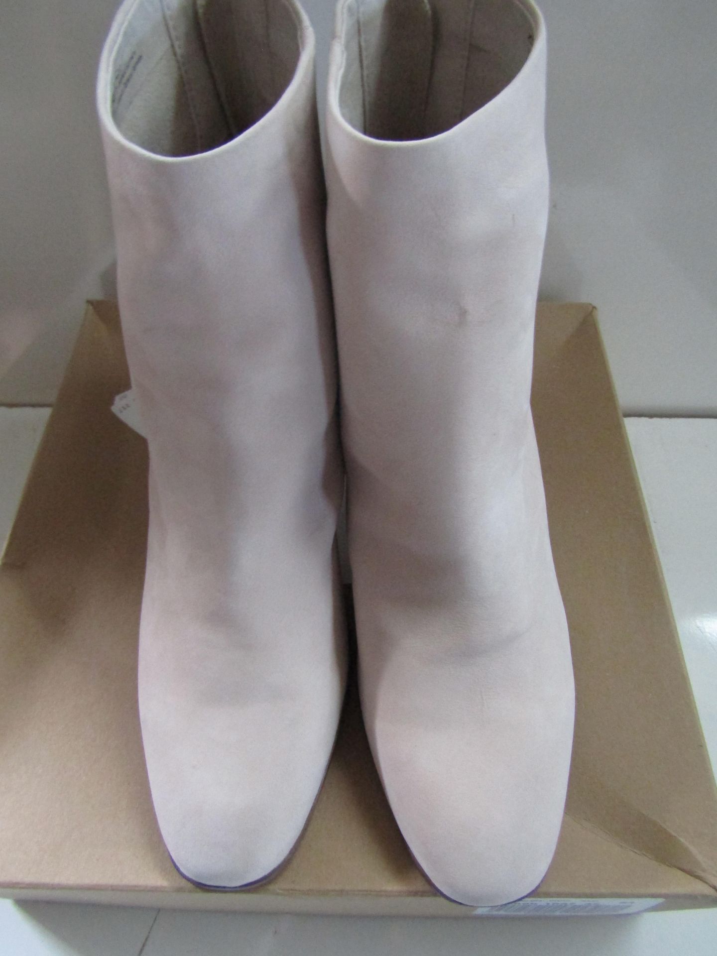 Tamaris Heeled Ankle Boots Natural Colour Size 42 New & Boxed - Image 3 of 3