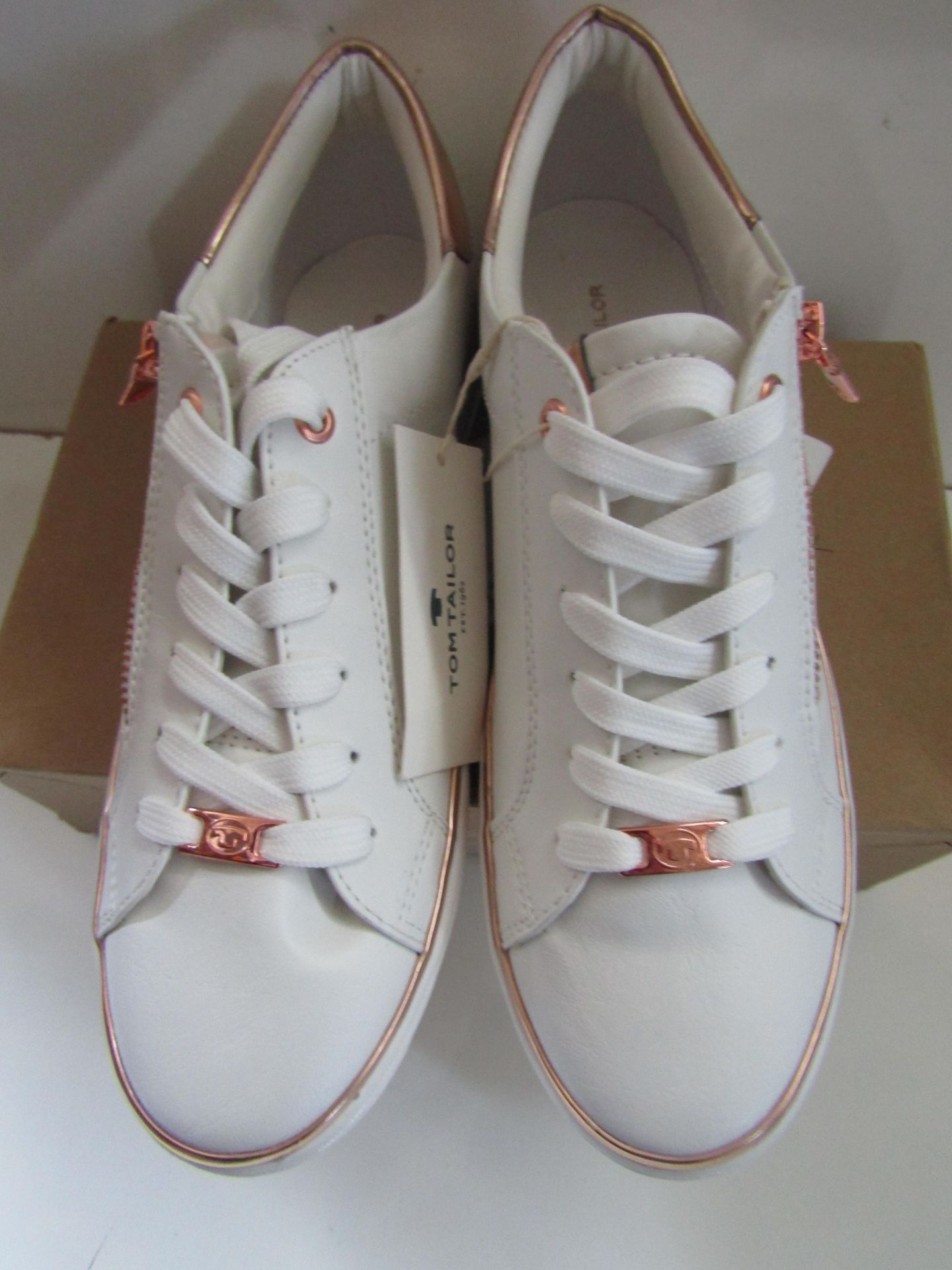 Tom Tailor White/Gold Coloured Trainers Size 40 New & Boxed - Image 3 of 3