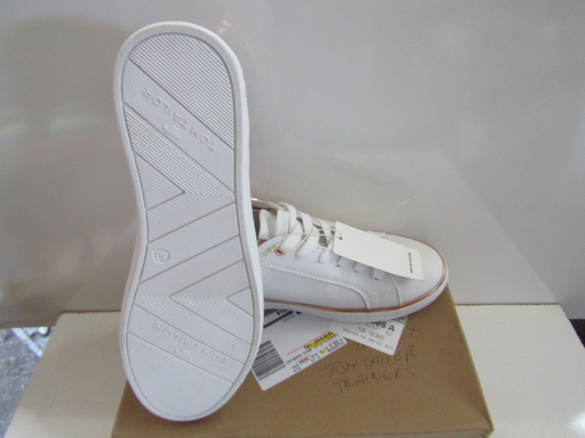 Tom Tailor White/Gold Coloured Trainers Size 40 New & Boxed - Image 2 of 3