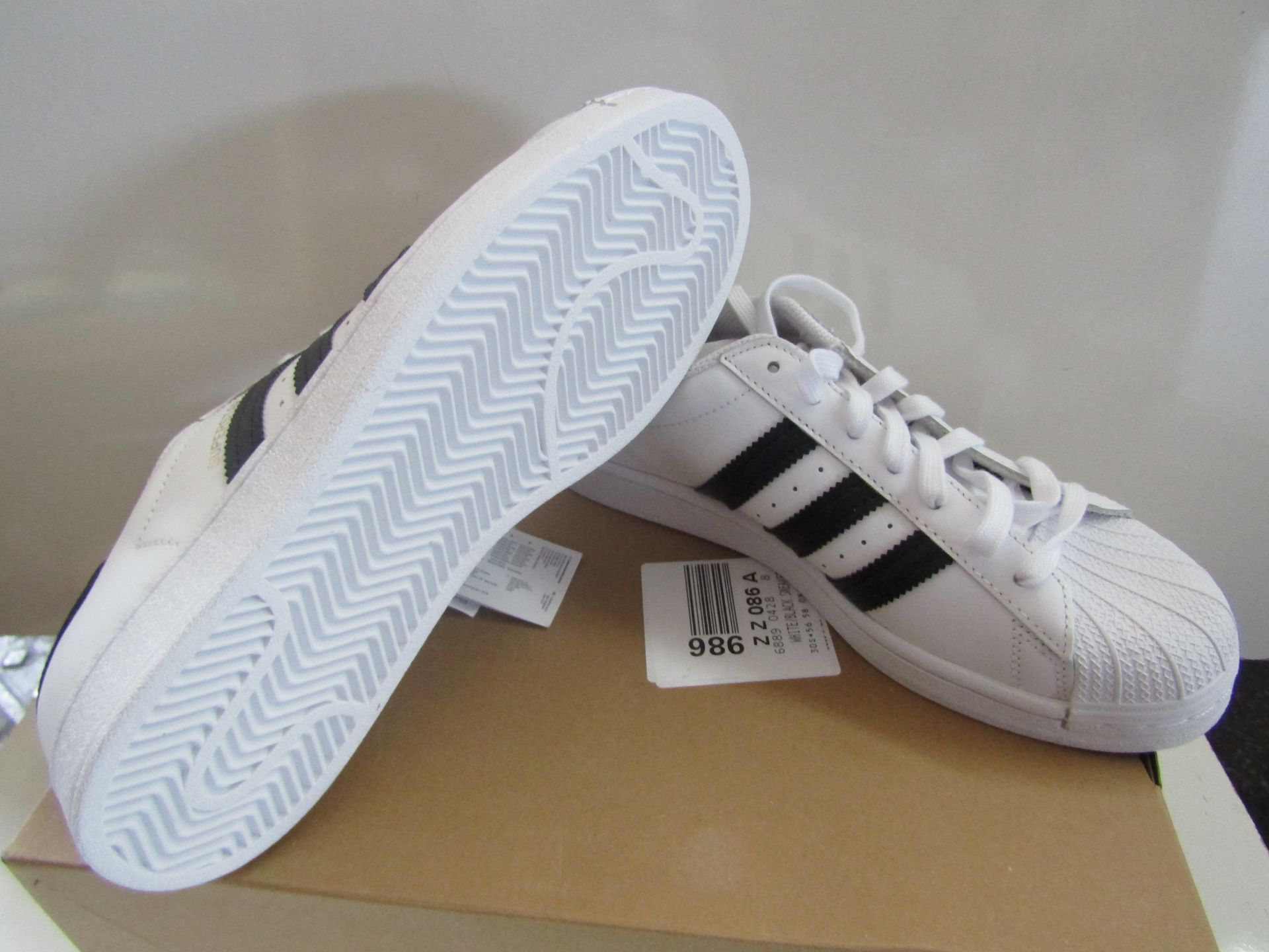 Adidas Superstar Black/White Trainers Size 8 New & Boxed - Image 2 of 3