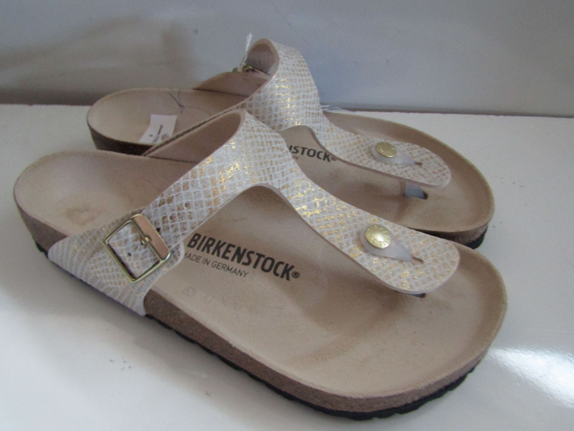 Birkenstock Thonged Sandal Size 39 New With Tags