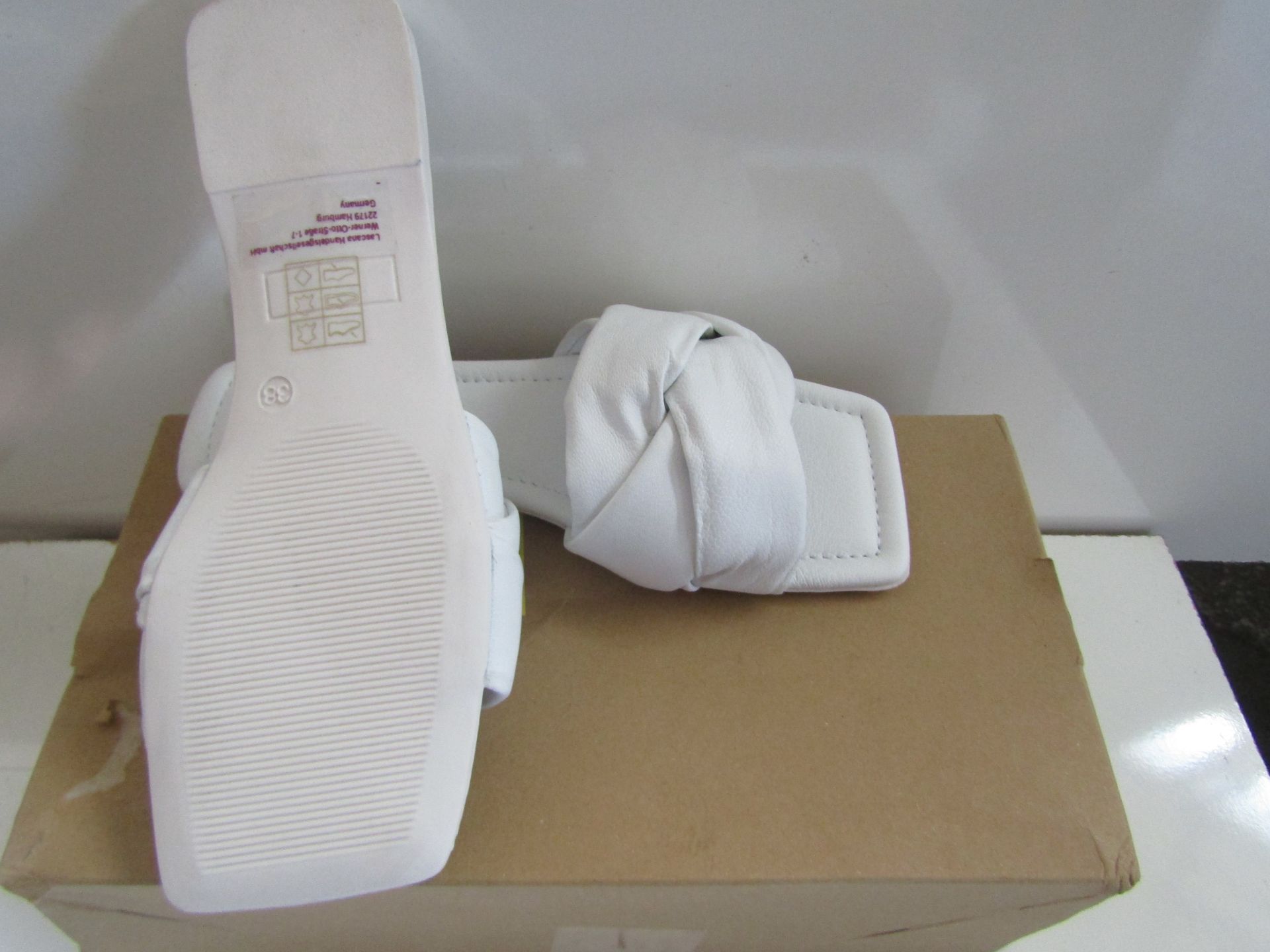 Lascana Slip on Shoe White Size 38 New & Boxed - Image 2 of 3