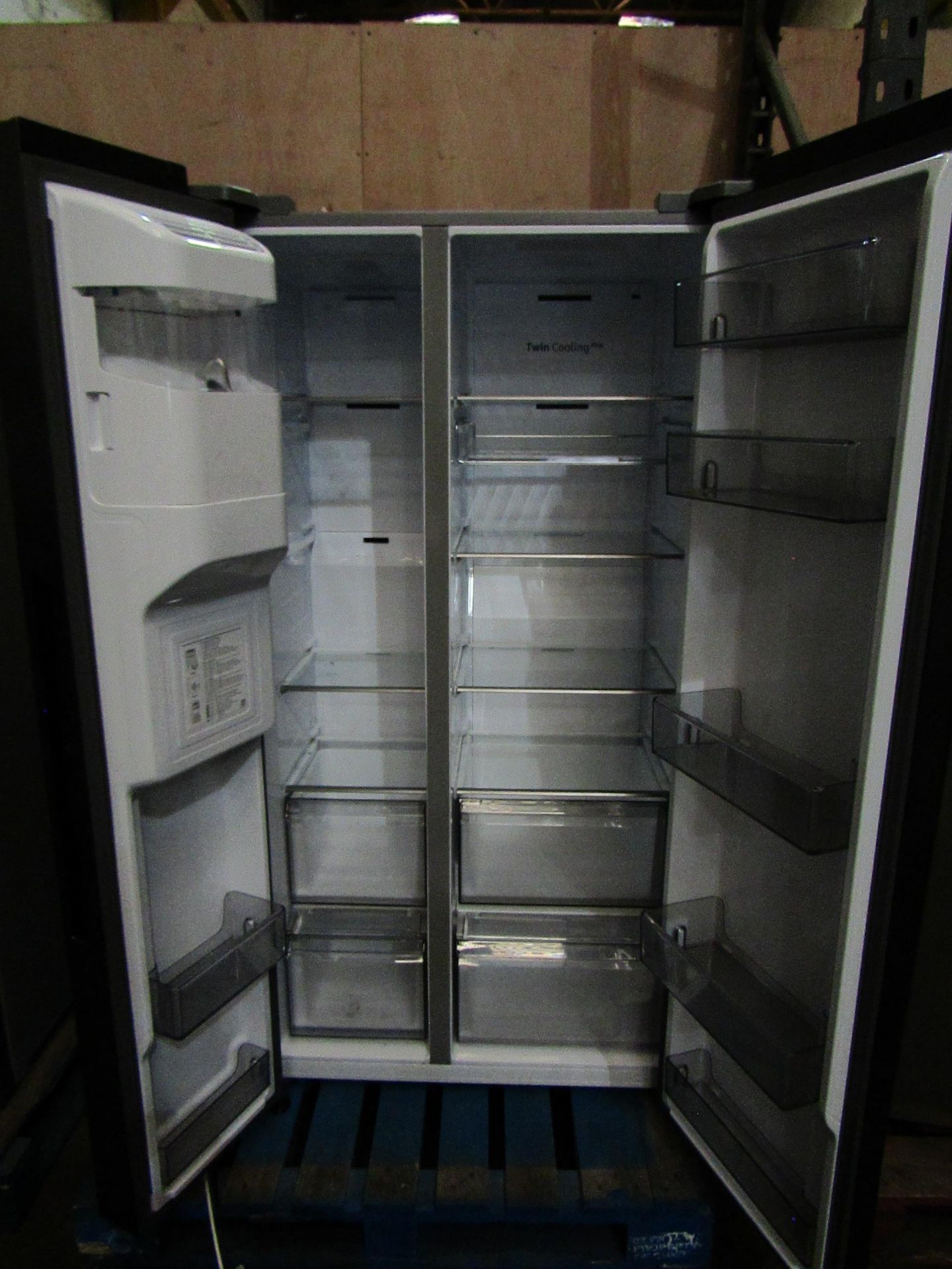 Samsung RS68A883081 American style fridge freezer with water and ice dispenser, the fridge and - Image 3 of 3