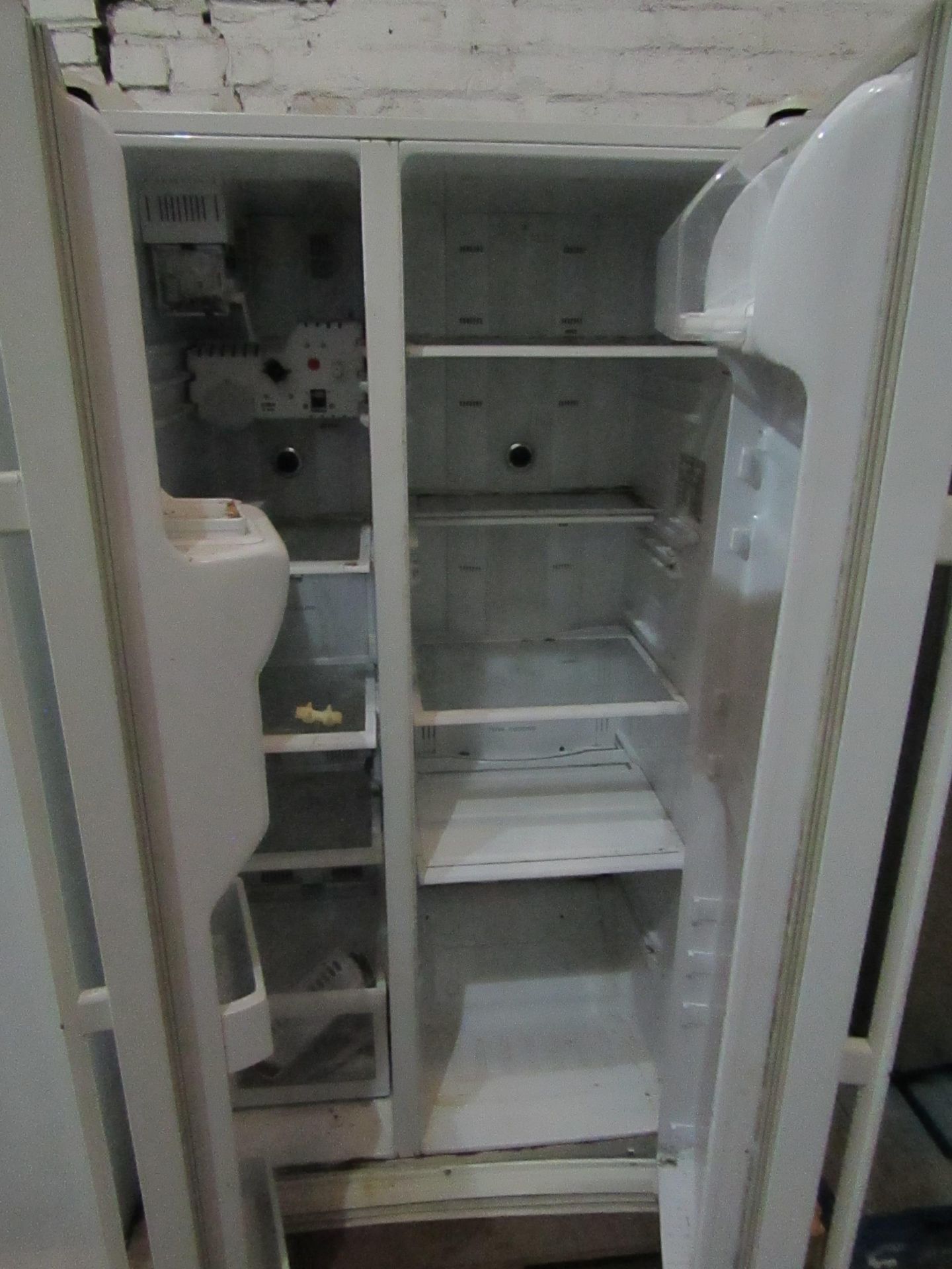 Samsung American fridge freezer, no power and used - Image 2 of 2