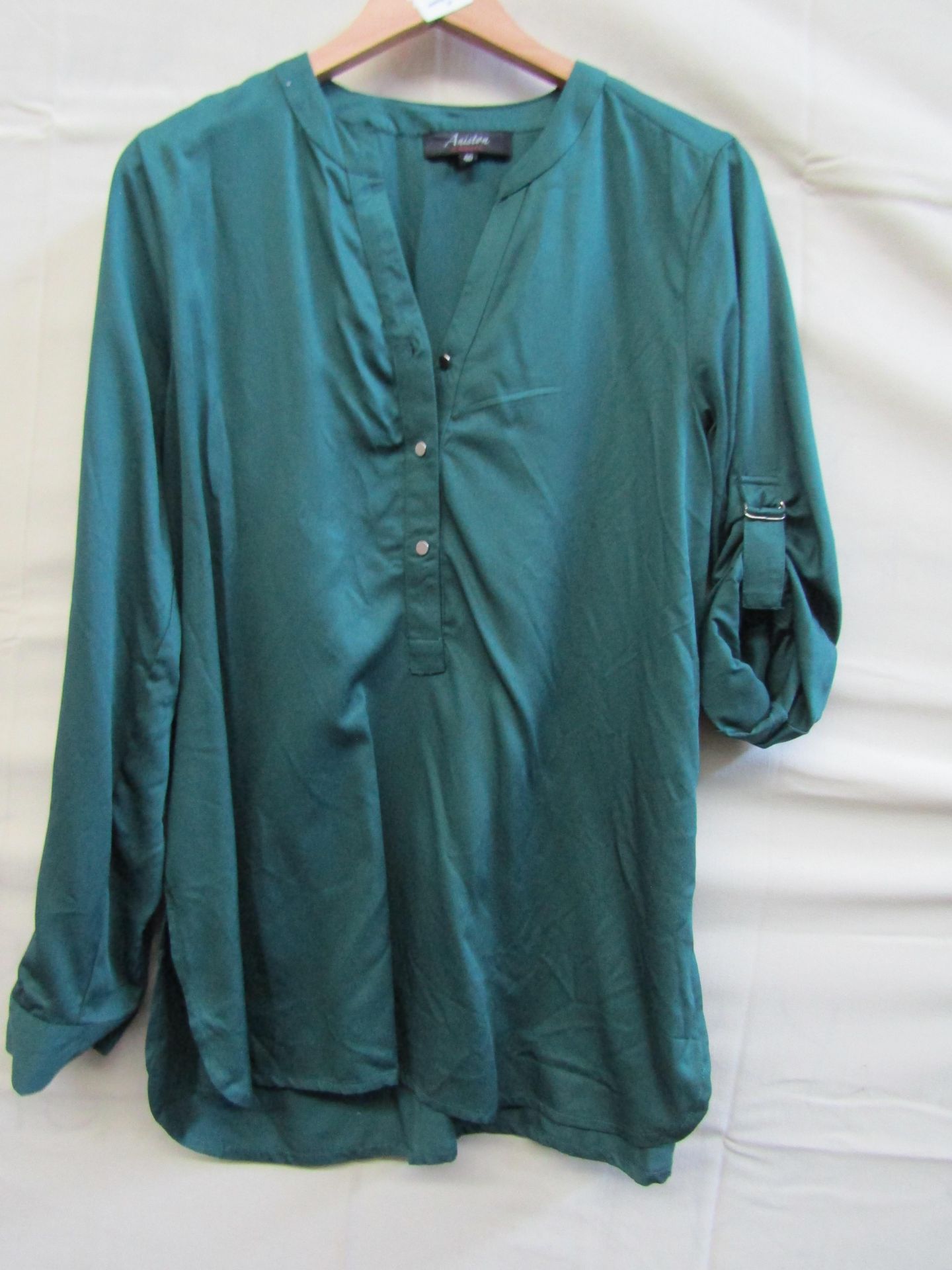 Aniston Casual Top green Size 14 Looks Unworn No Tags