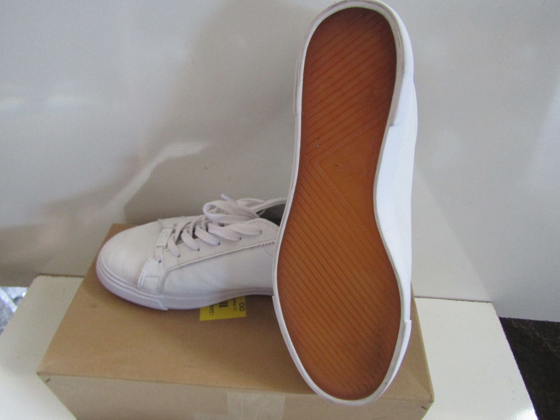 Lacoste Sneaker White Size 8 ( They Have Been Worn Fair Condition ) - Image 2 of 3