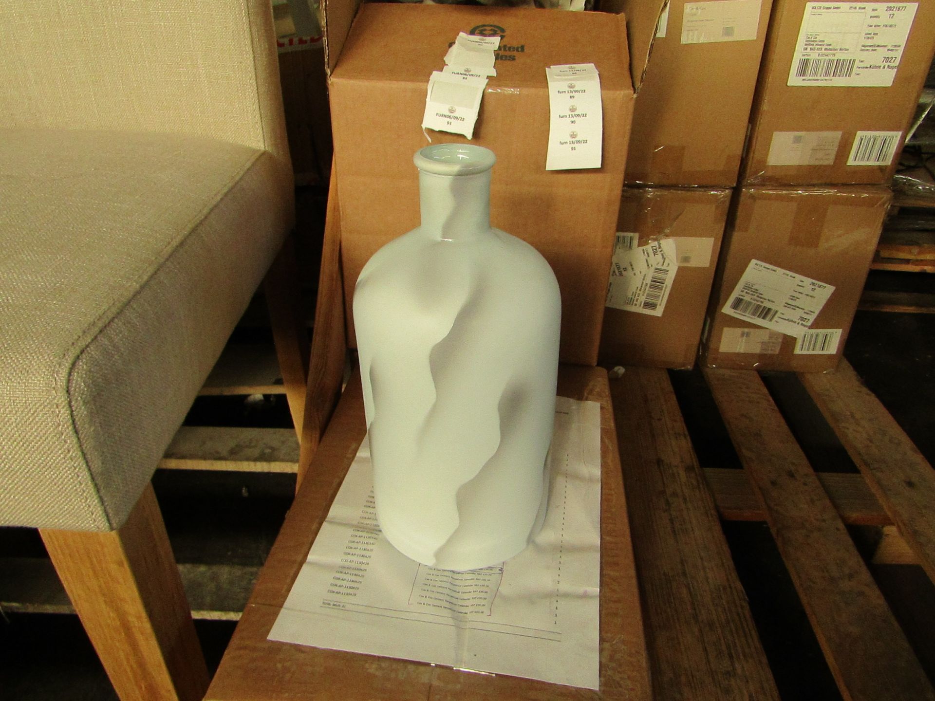 Cox & Cox Marble Effect Vase - Grey RRP Â£19.00 - This item looks to be in good condition and