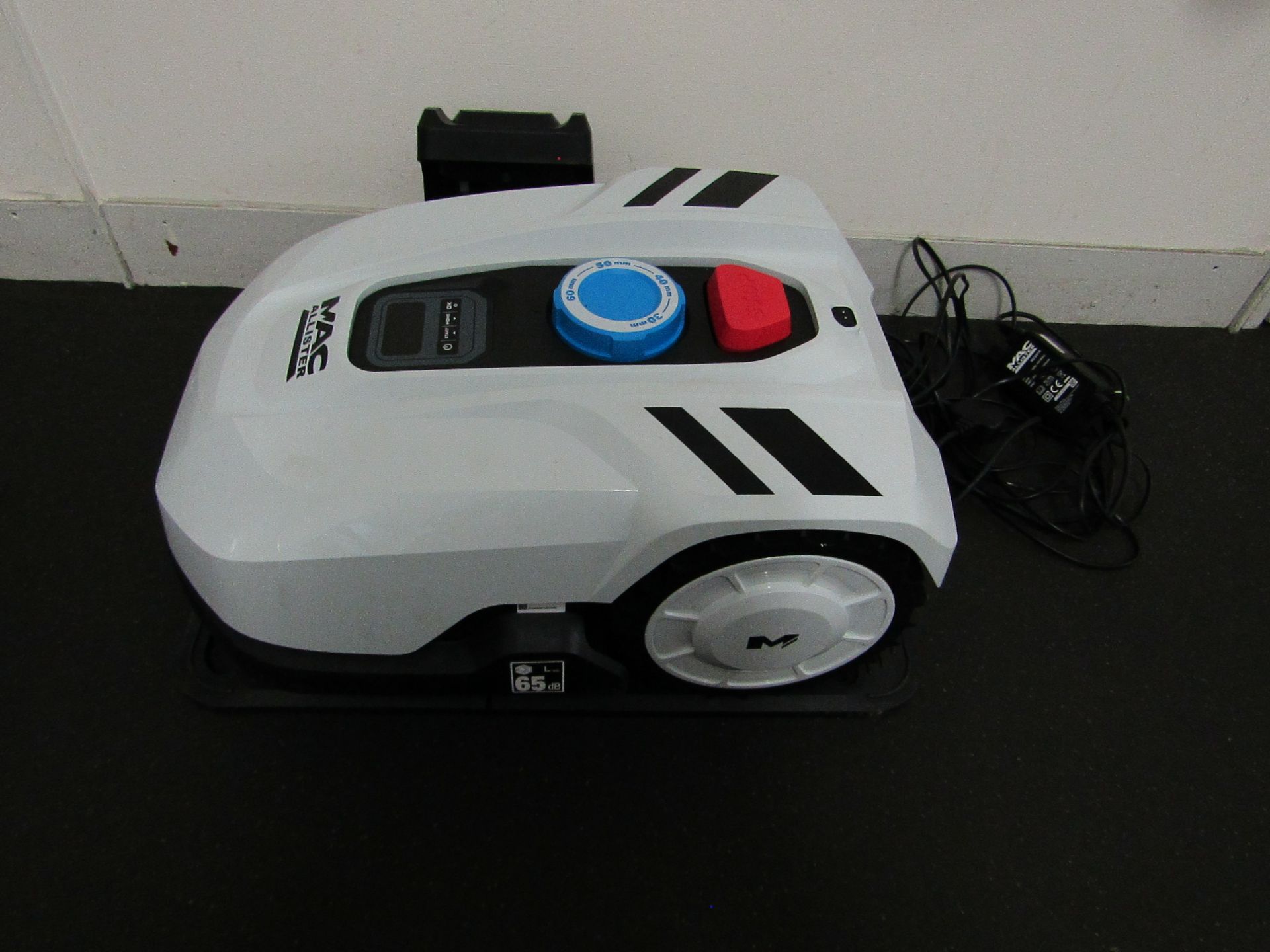 Mac Allister - MRM250 20v Cordless Robotic Lawnmower - Powers On and Charges, Unable to Full Test