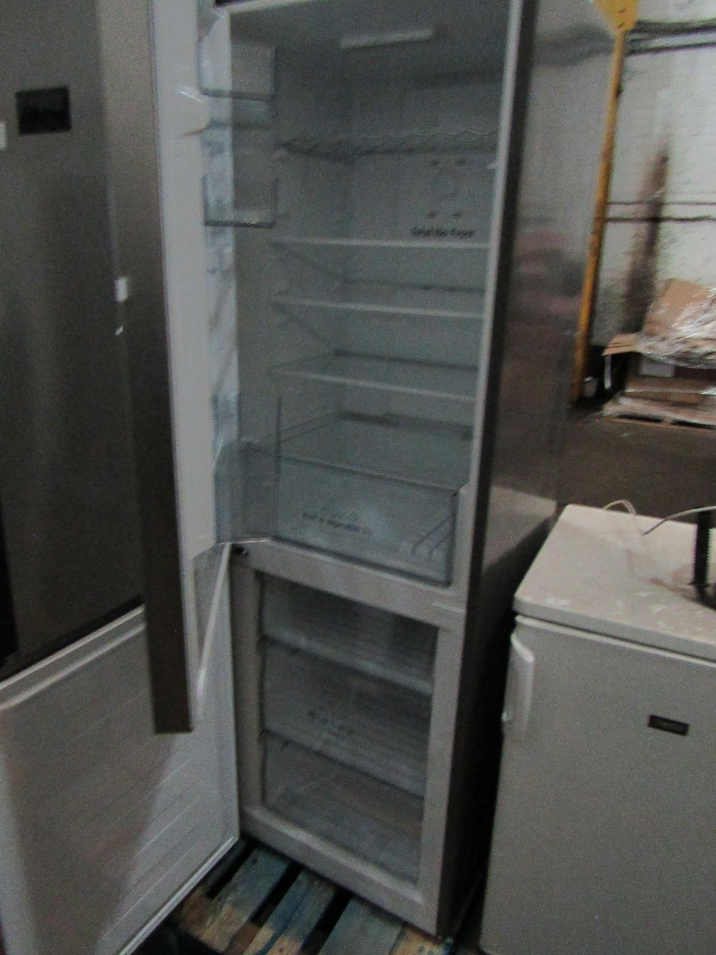 Hisense 60/40 split fridge freezer, no power when plugged in - Image 2 of 2