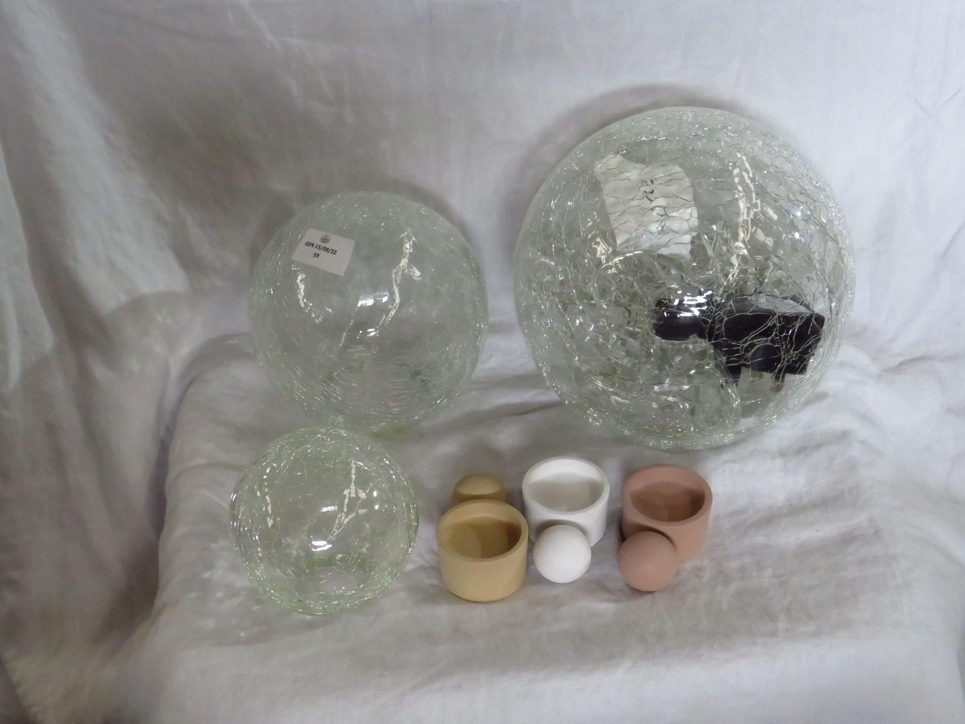 Set of 3x glass lights with 3x tealight holders.