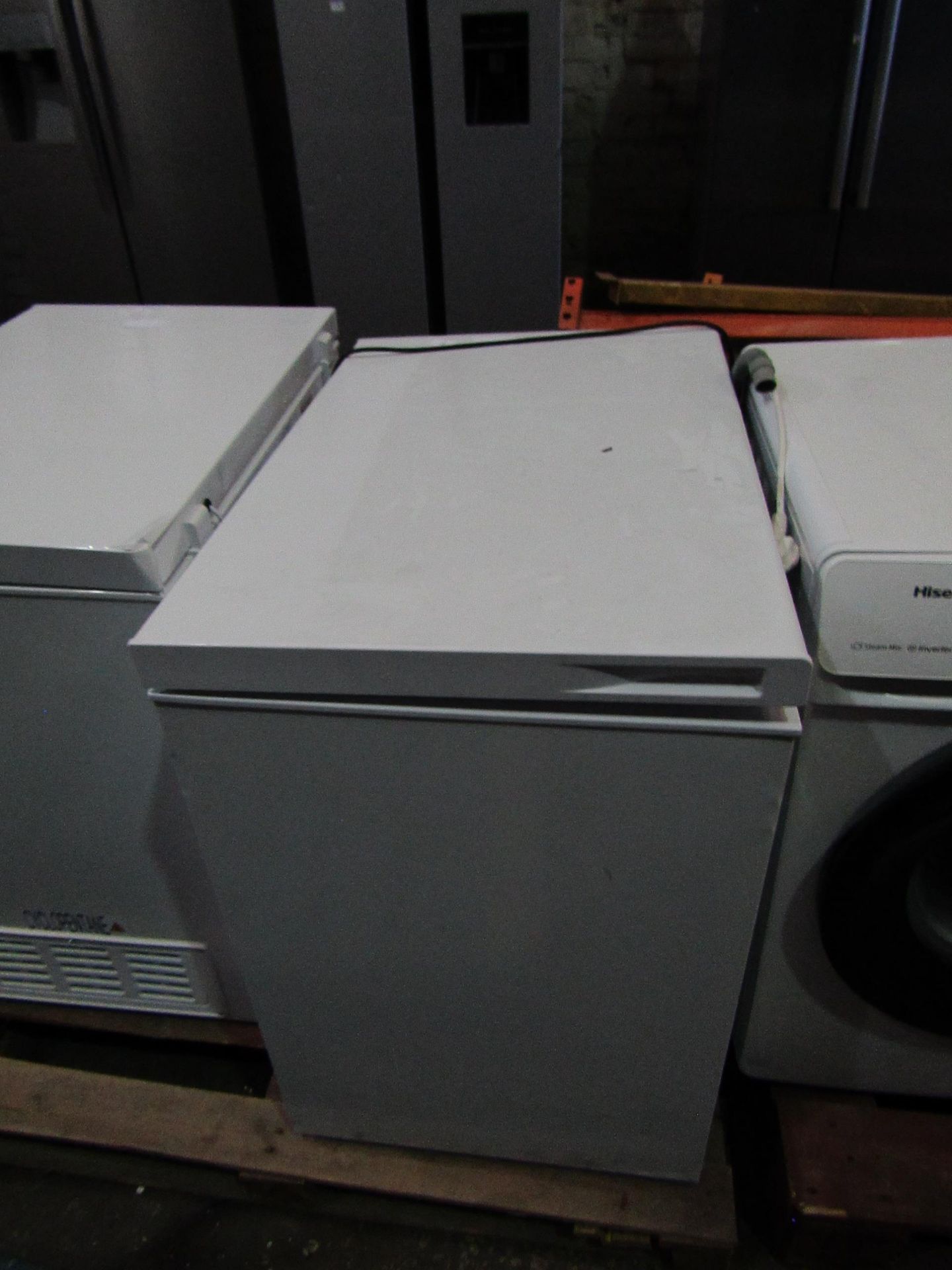 Hisense Chest freezer, tested working for coldness, missing handle and could do with a clean - Image 3 of 3