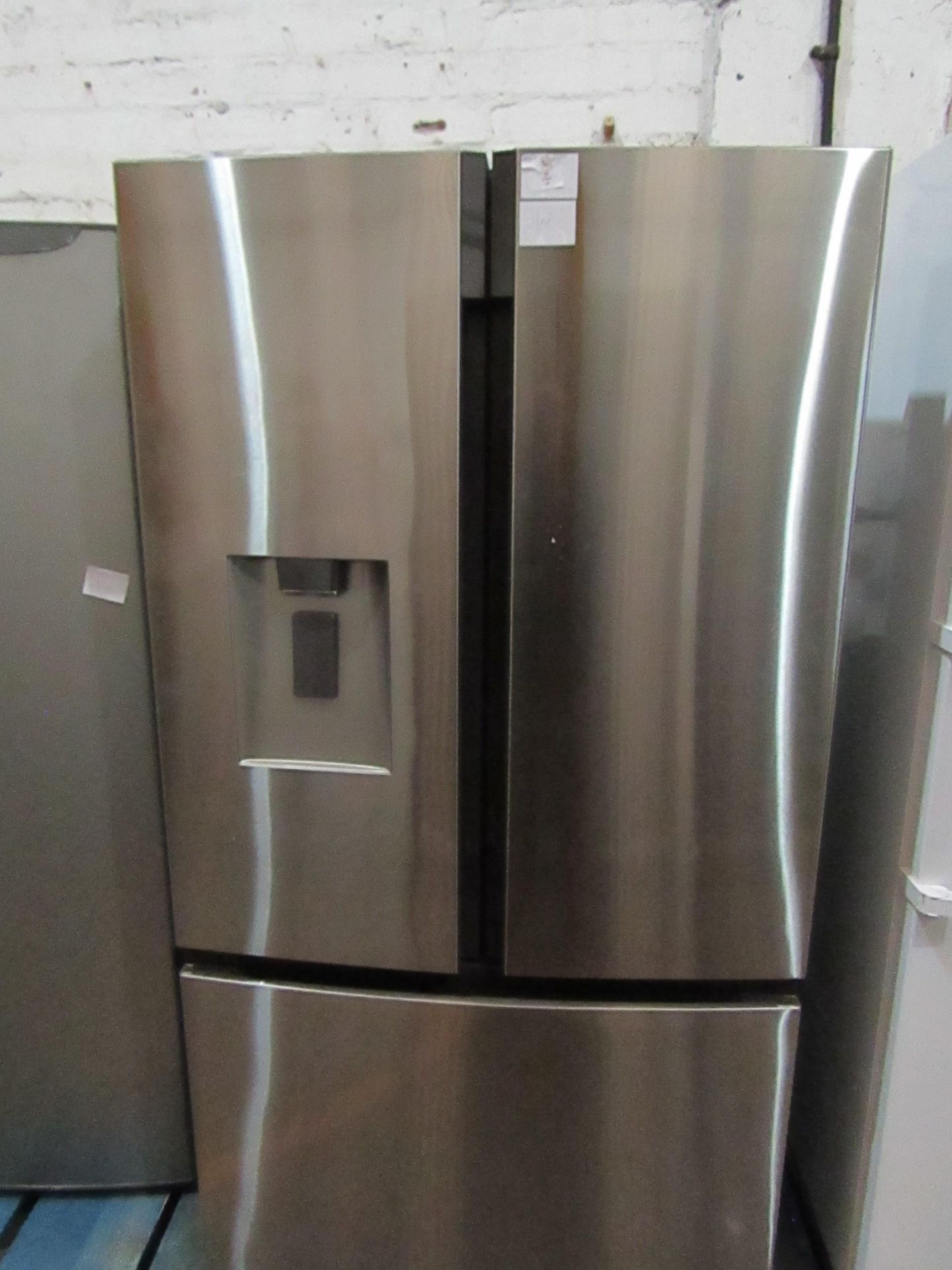 Hisense RF750N 3 door American fridge freezer with ice and water dispenser, tested and working for - Image 4 of 4