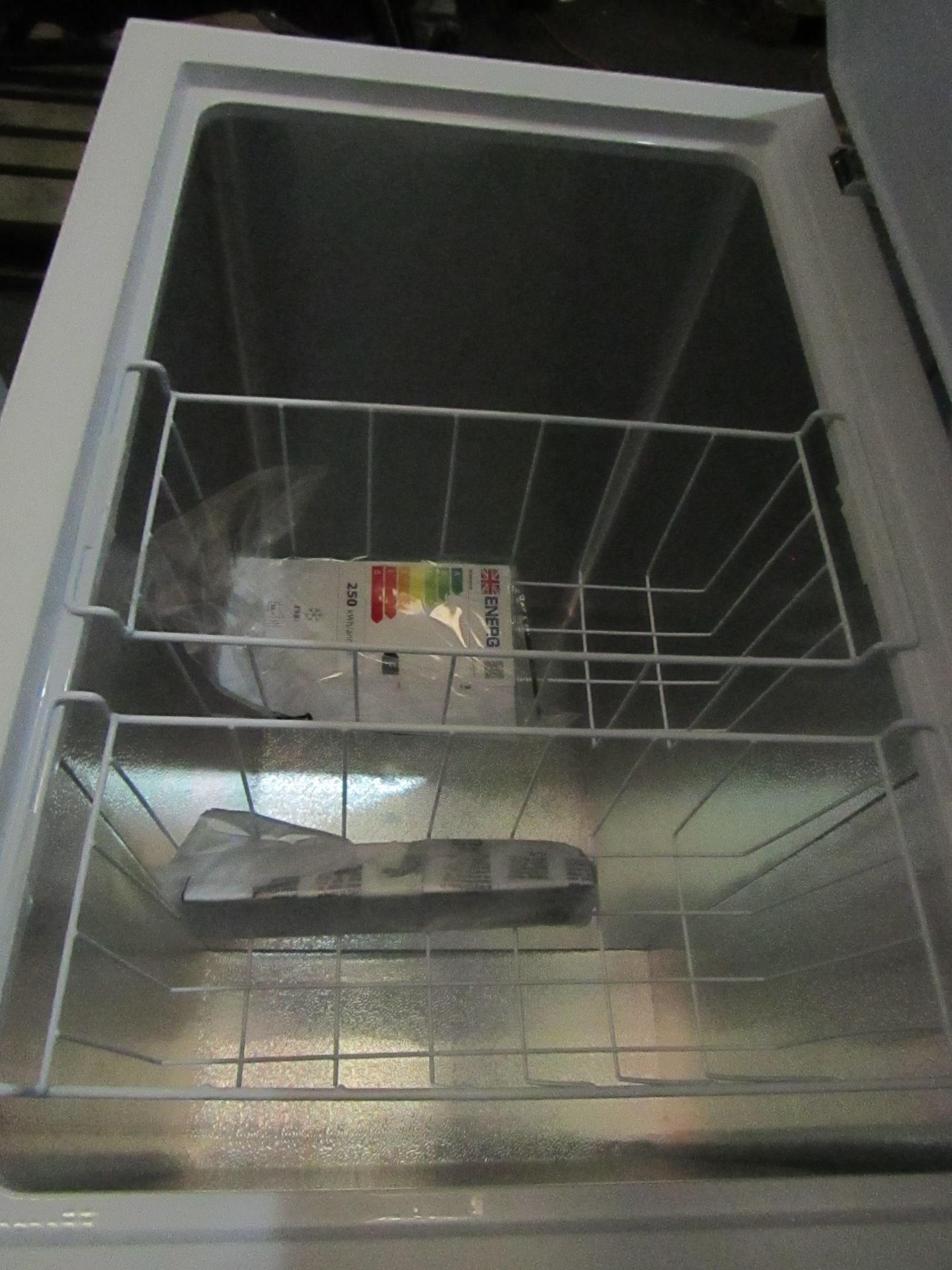 Hisense chest freezer, tested working and clean with handle - Image 2 of 3