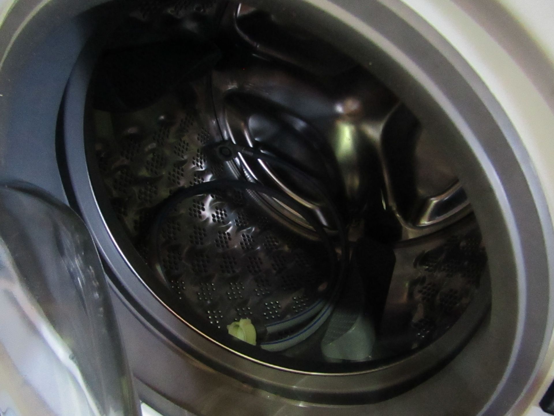 Hisense 9Kg dose Assist steam mix washing machine, powers on and spins, we haven't connected it to - Image 2 of 4