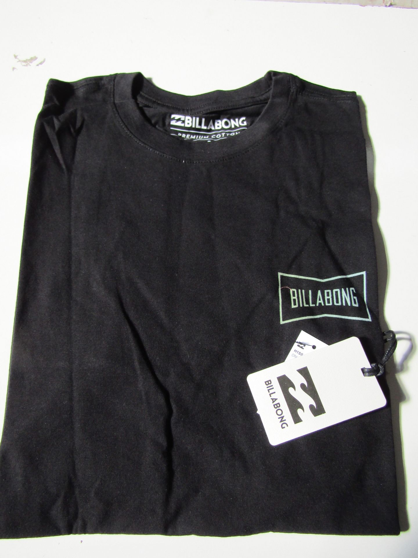 Billabong T/Shirt Black Size M New & Packaged