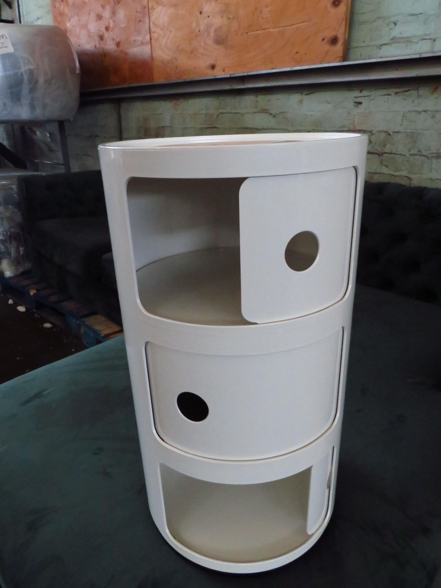 Heals Componibili Cabinet 3 Element White RRP Â£131.00 - The items in this lot are thought to be
