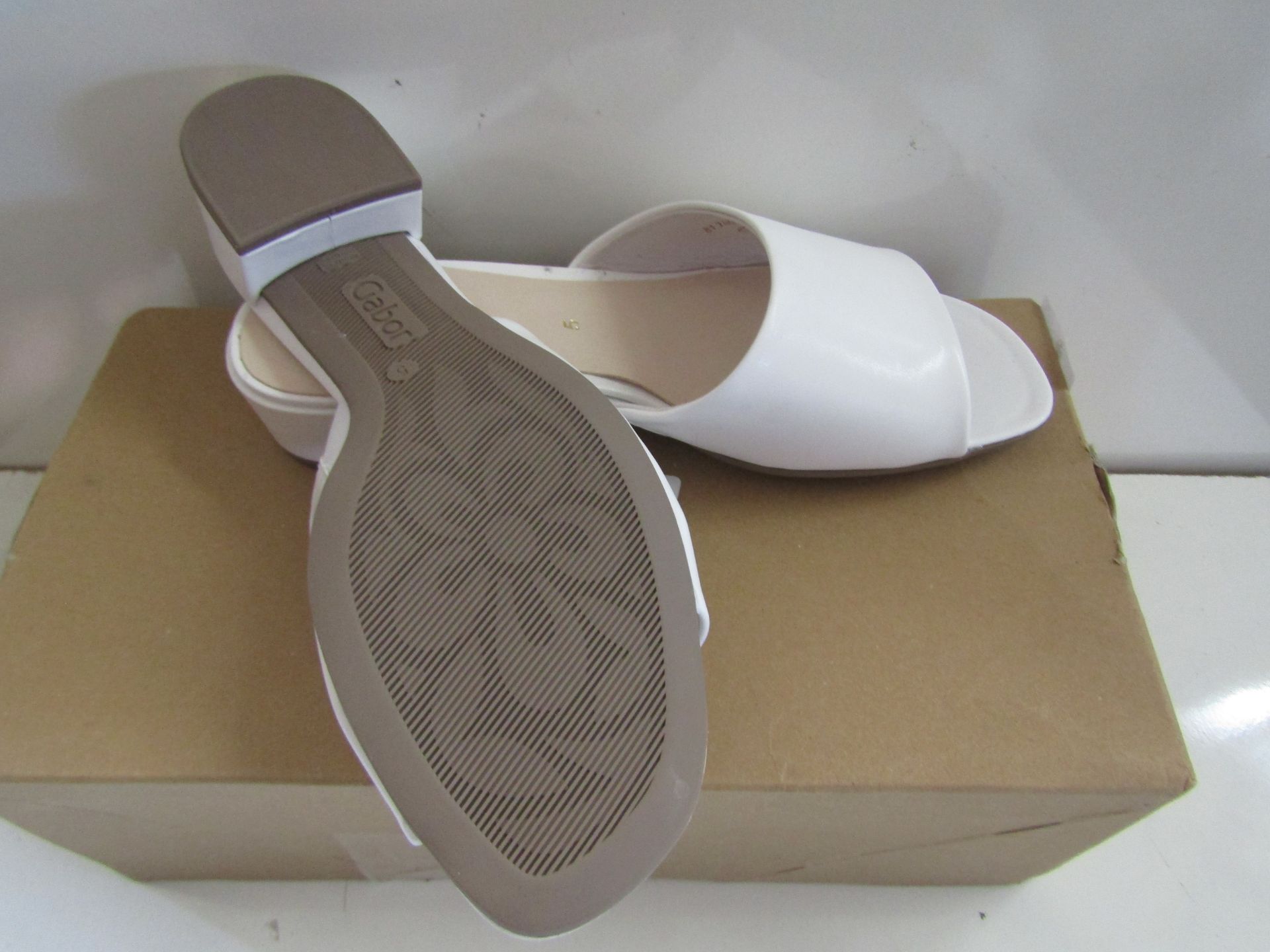 Gabor White Slip on Shoe Size 5 New & Boxed - Image 2 of 3