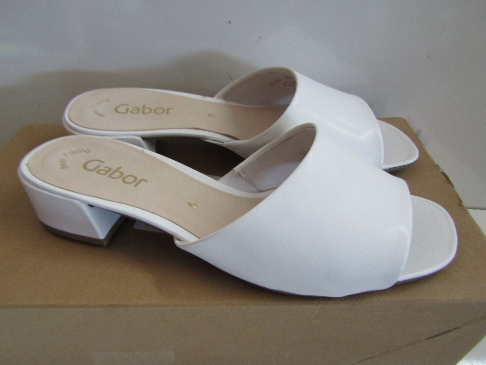 Gabor White Slip on Shoe Size 5 New & Boxed