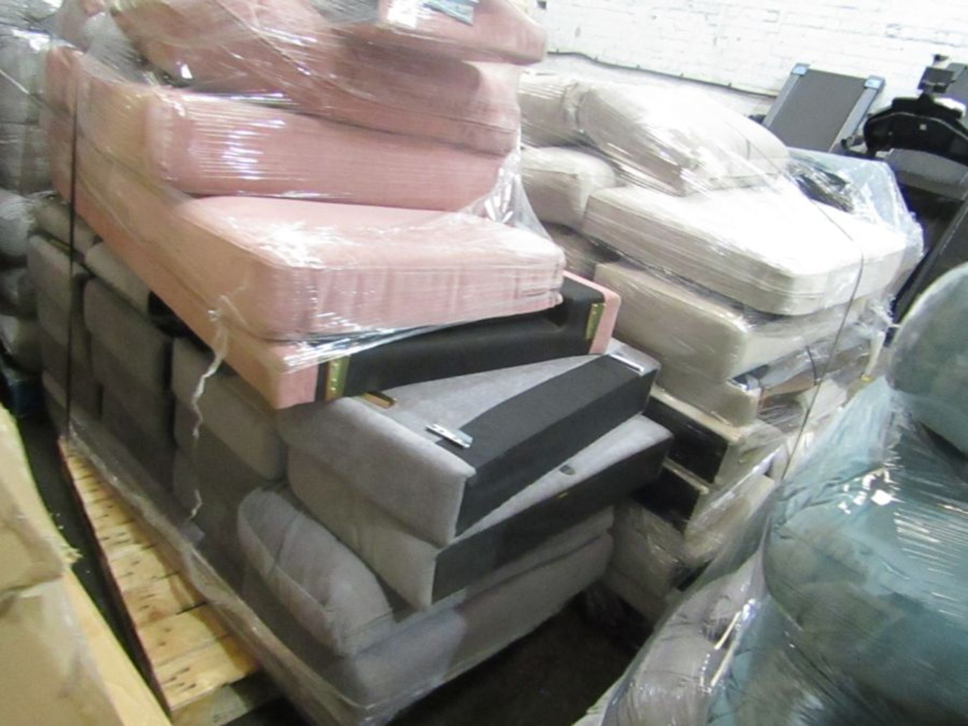 0% Buyers Premium, 24 Pallets of Genuine SNUG SOFA parts - Mixed Lots of Bases Backs Arms Cushions - Image 16 of 16