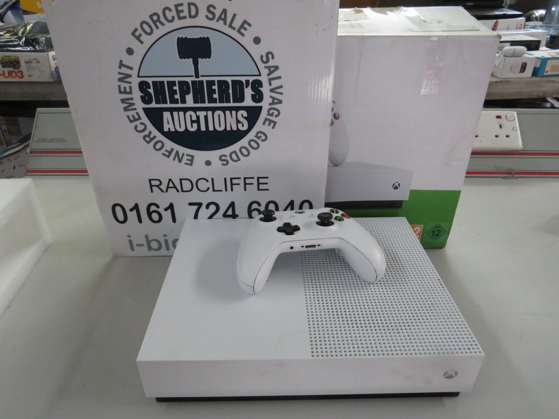 XBOX ONE S 1TB, powers on but is faulty, includes controller. Boxed. This item will be powered on