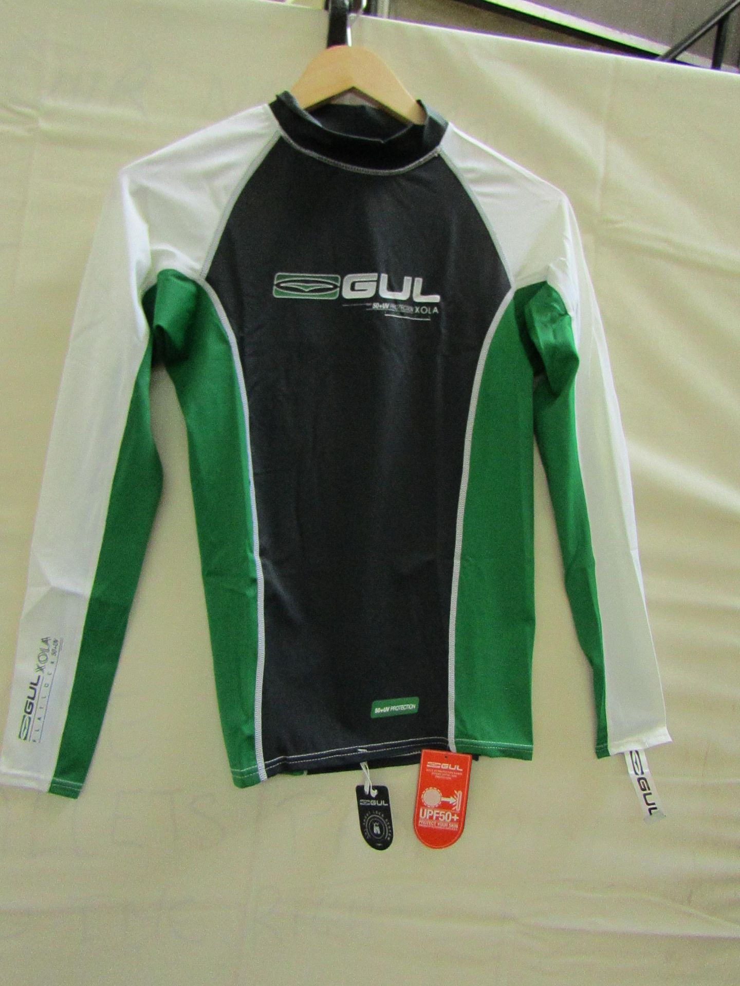 Gul Long sleeve rash Guard top, size s, new