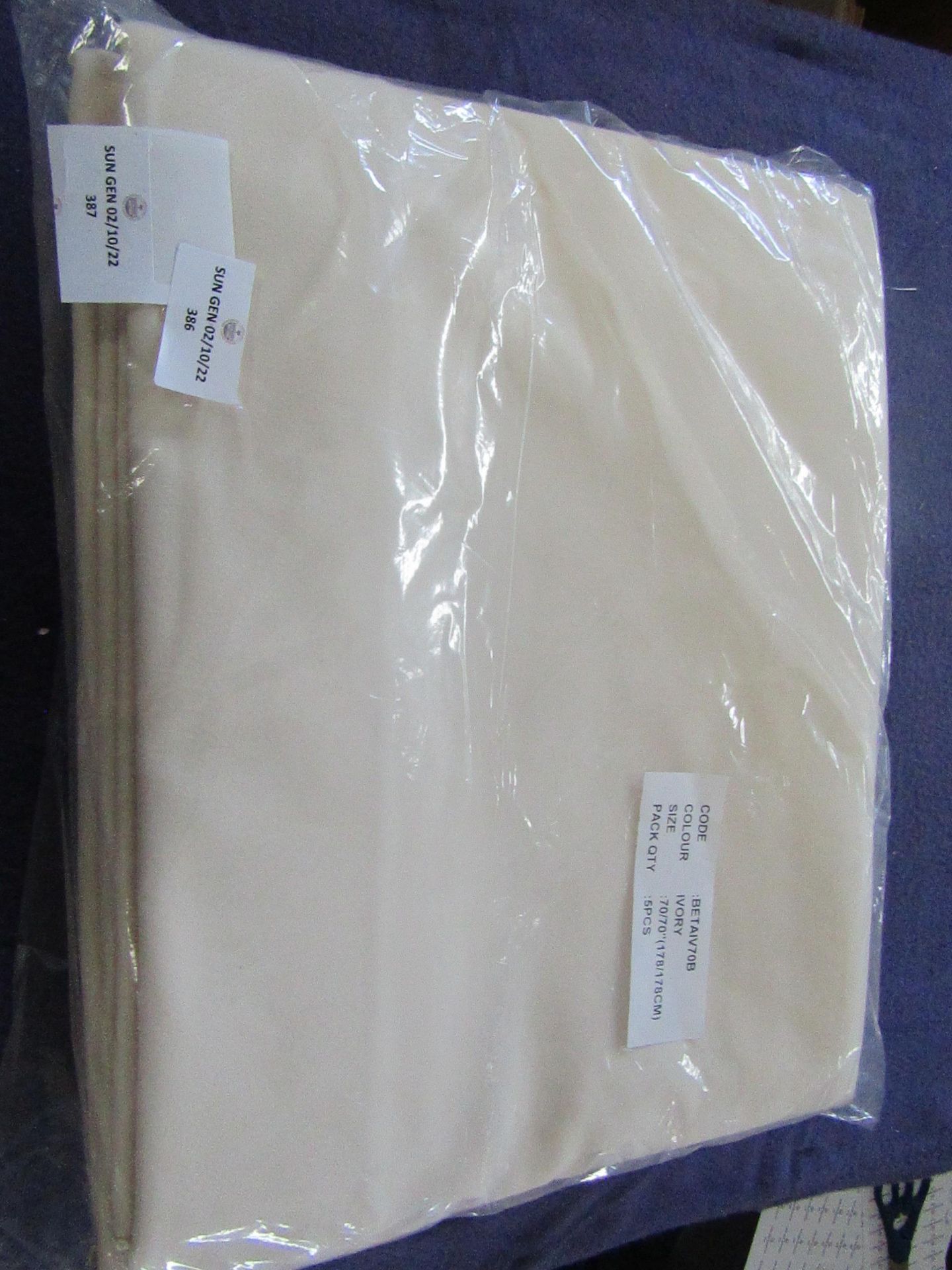 1x Pack of 5 Ivory Table Cloths (178x178cm ) - Unused & Packaged.