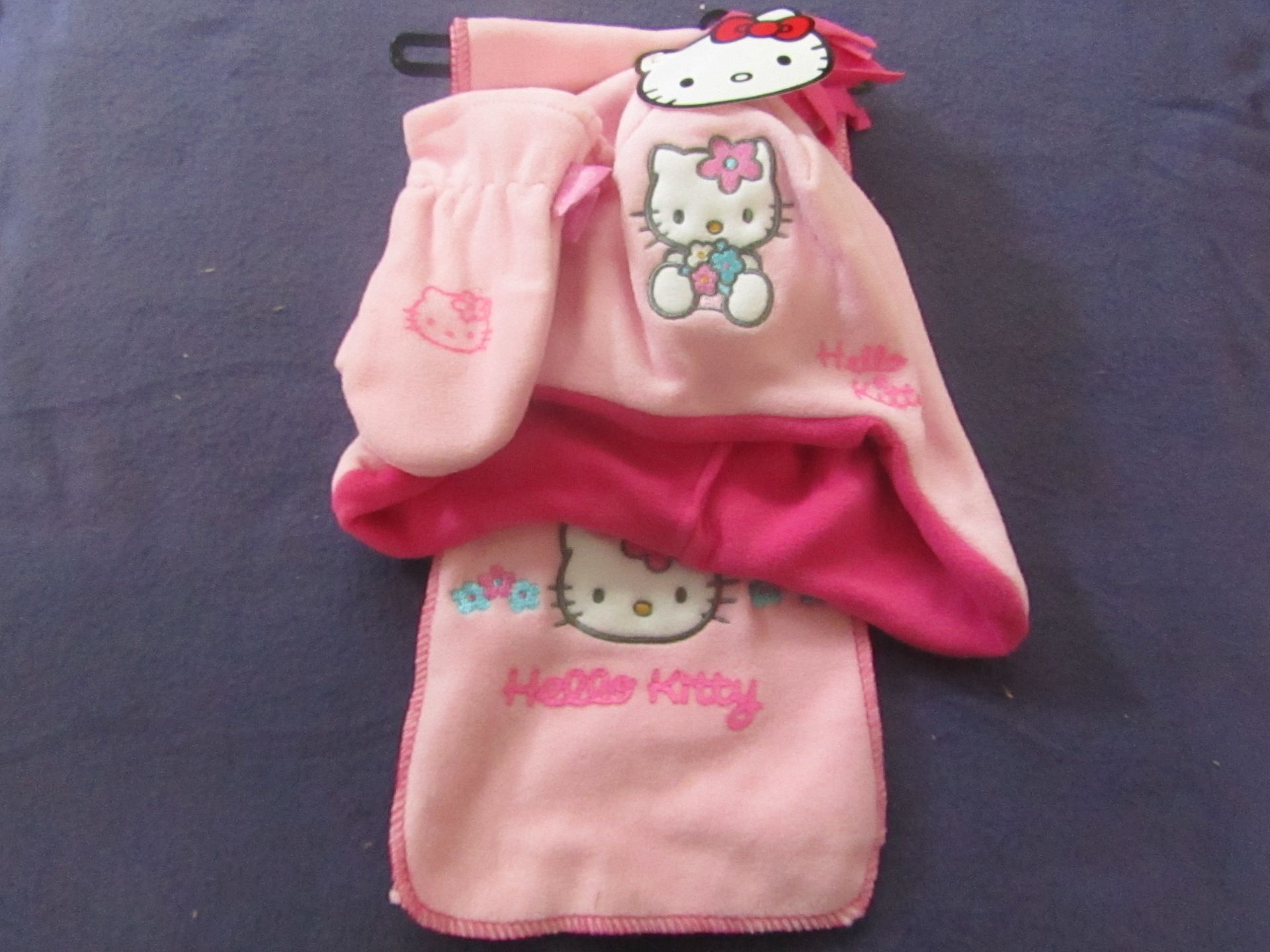 Hello Kitty - Hat, Scarf & Mittens Set - 2-4 Years - Unused & Packaged.