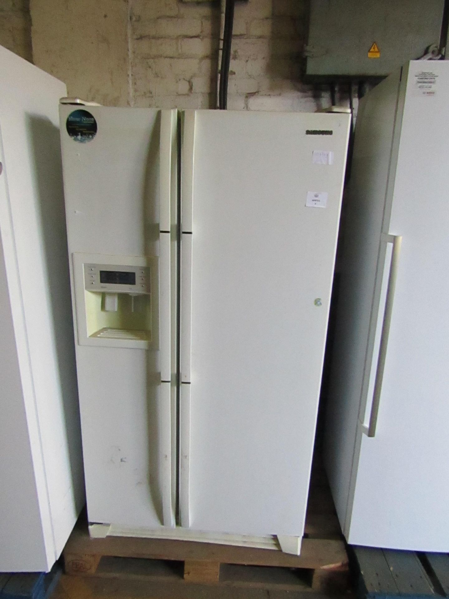 Samsung American Fridge Freezer - Item In Used Condition, Has No Power.