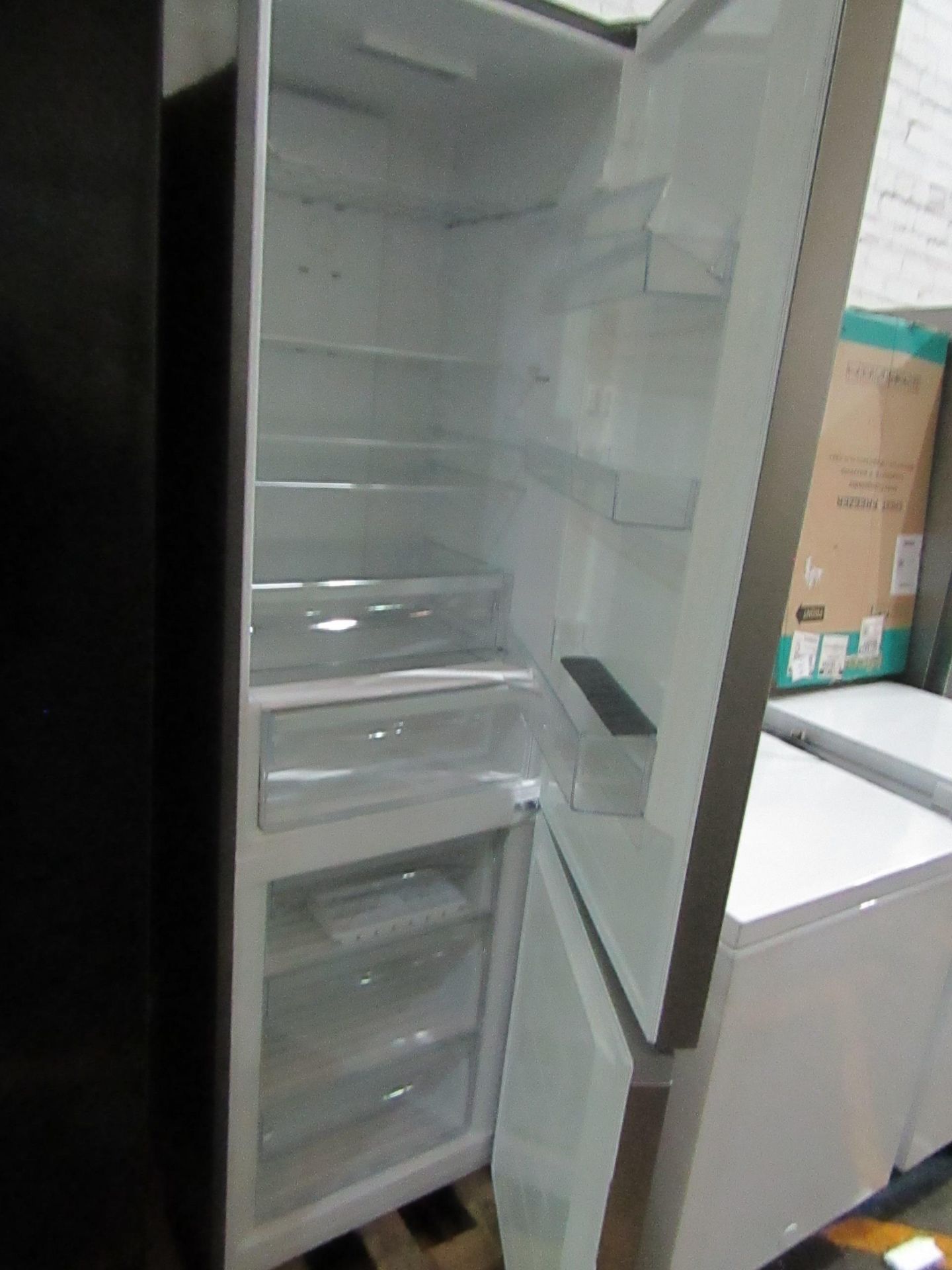 Smeg 60/40 fridge freezer, powers on but doesnt get cold in eitehr the fridge or freezer - Image 2 of 2