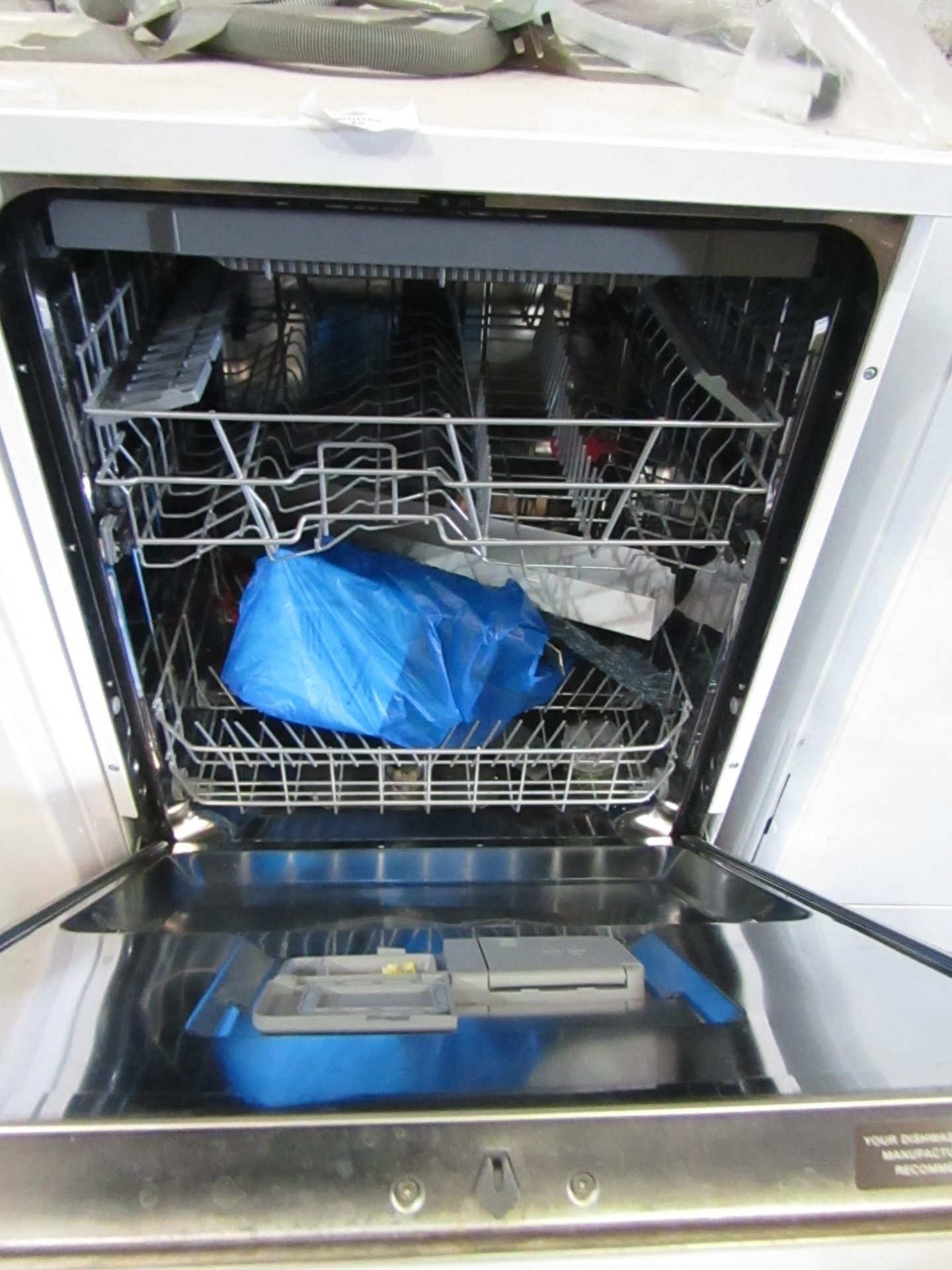 Hisense - Dishwasher, powers on but we haven't connected it to water to check any further - Image 2 of 2