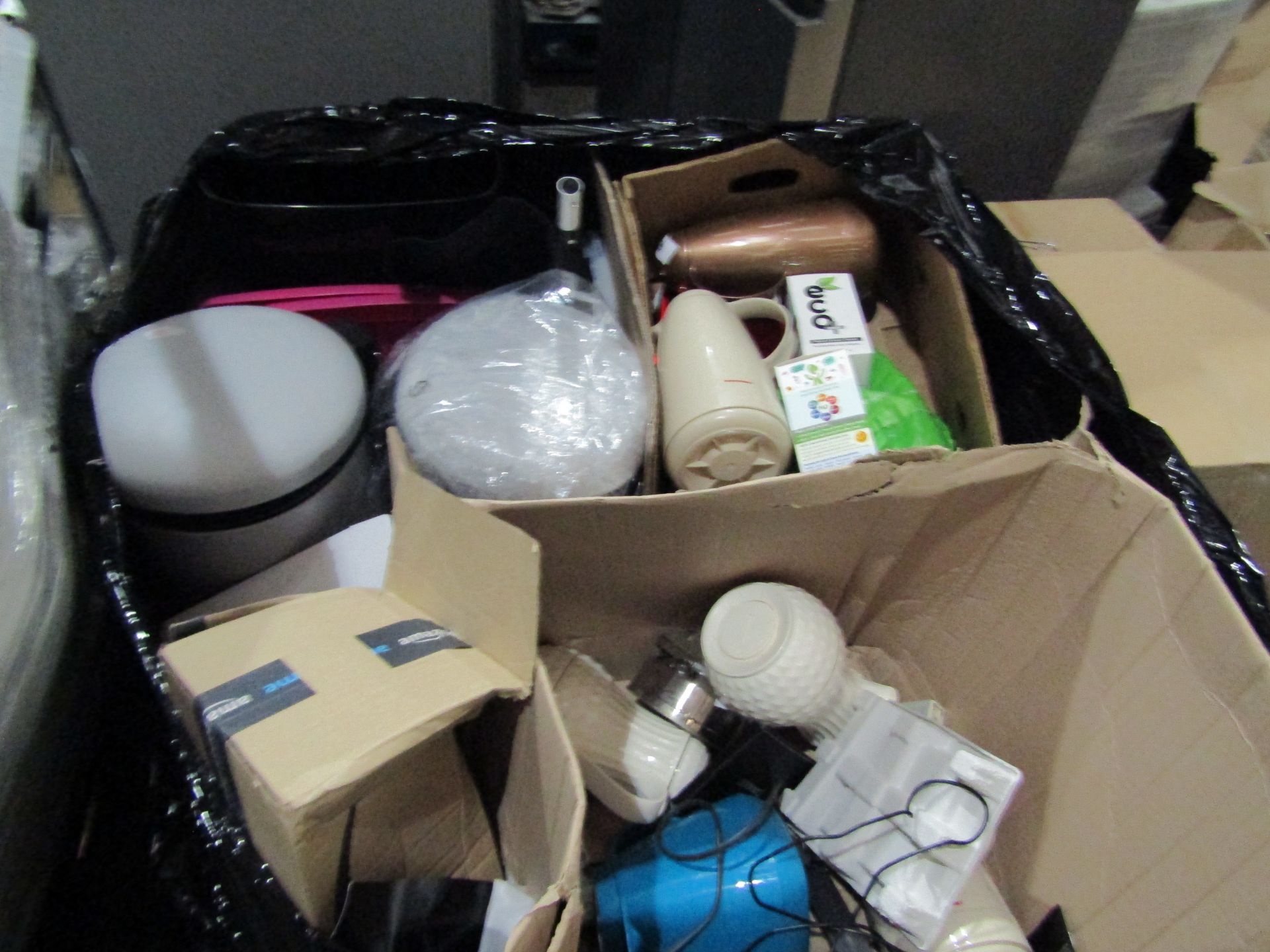 1 Pallet of Mixed unmanifested Goods Being Kitchen bins, Electrical items & kitchenware. All