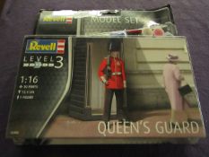 Revell - 1:16 Scale Level 3 Queens Guard Model Set - Unchecked & Packaged.