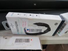 Fitbit Charge Inspire Fittness Tracker boxed powers on and charged