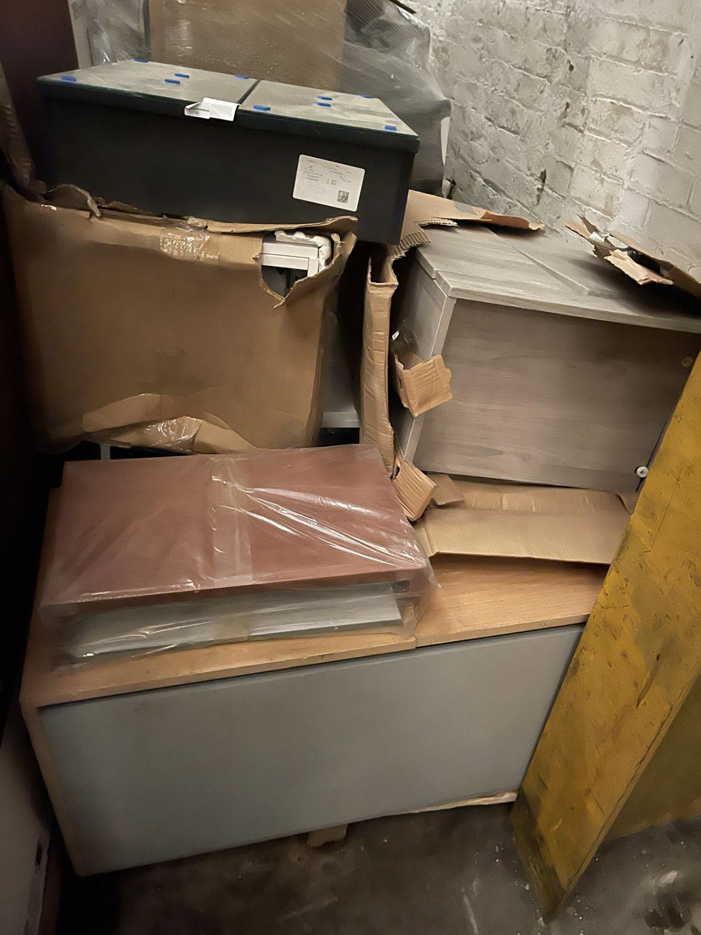 1 Pallet of approx various Mixed Bathroom & Sink Cabinets. all unchecked see image