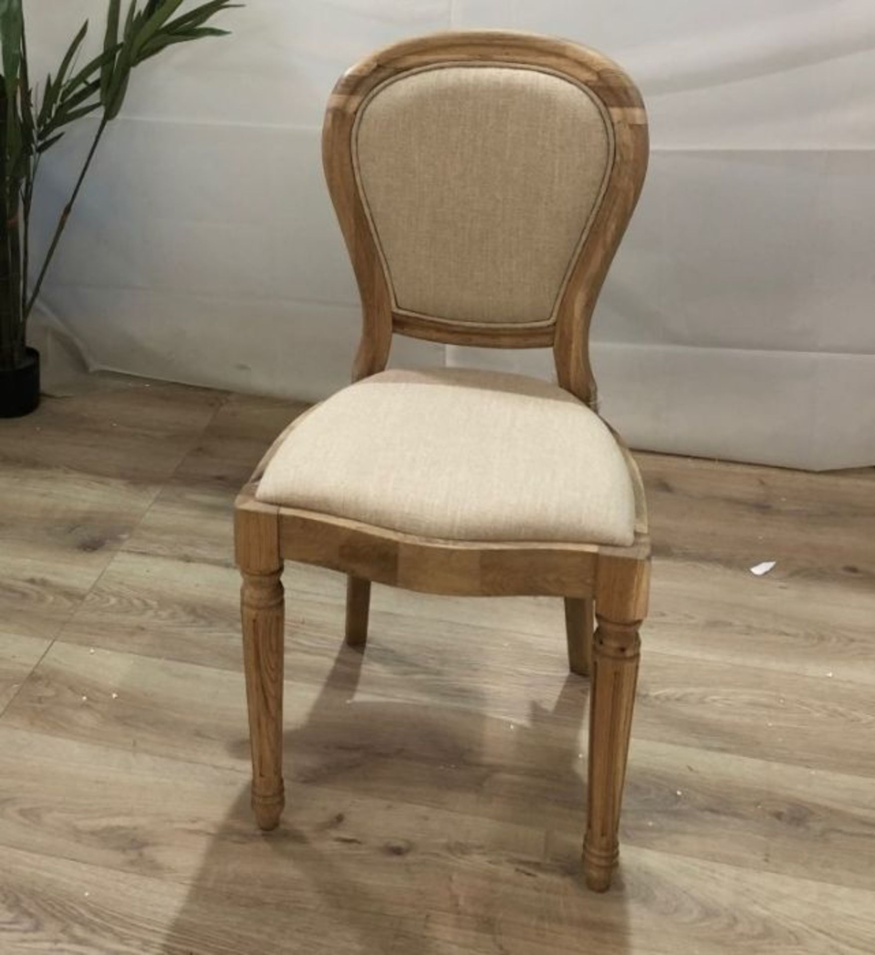 Cox & Cox Cleo Oak Dining Chair RRP £425.00 (PLT B000737) The light tones in the weathered oak frame